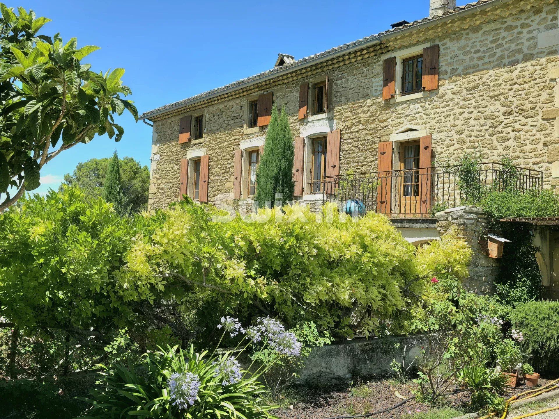 casa 10 Quartos para venda sobre Grillon (84600)
