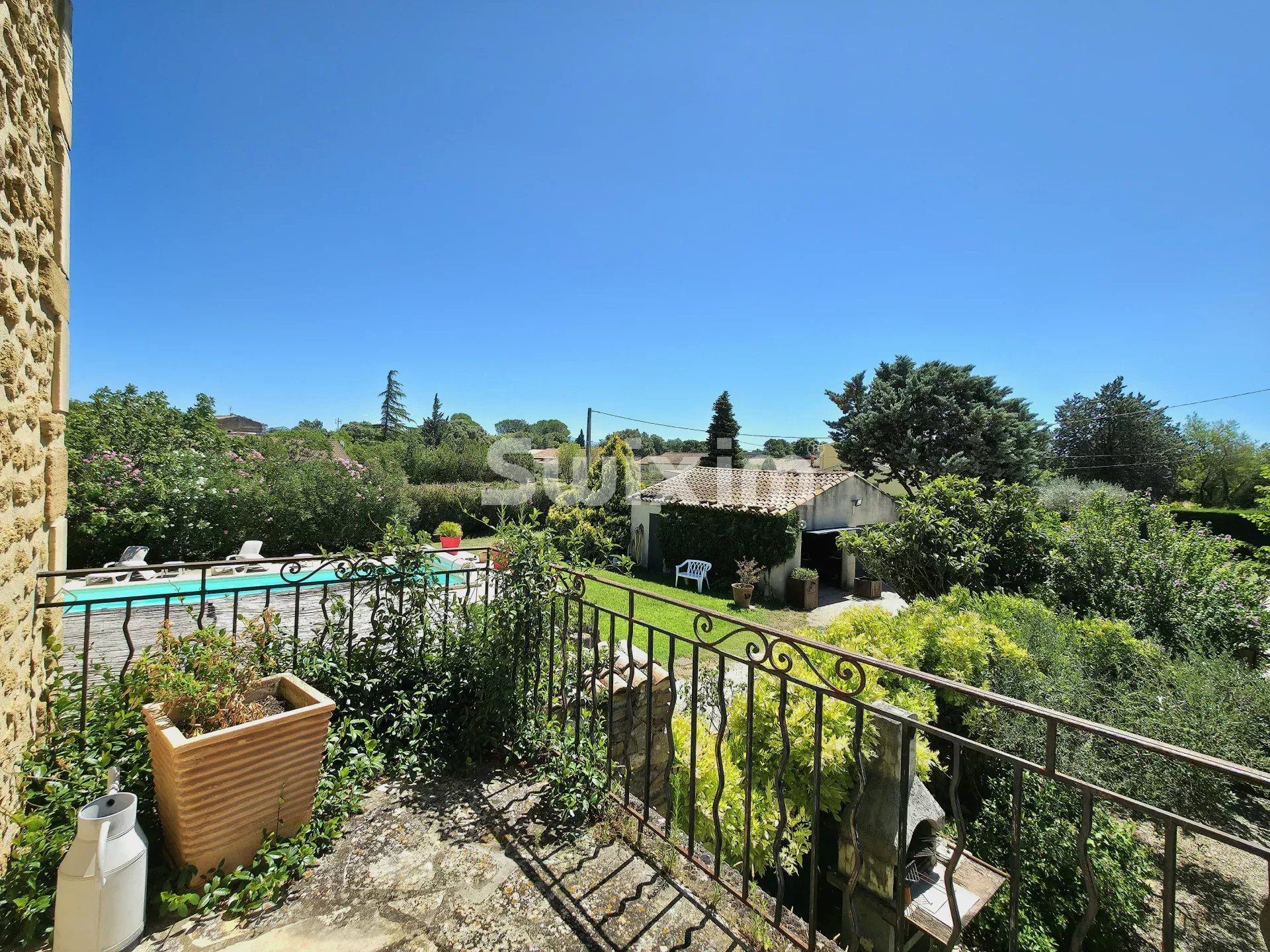 casa 10 Quartos para venda sobre Grillon (84600)