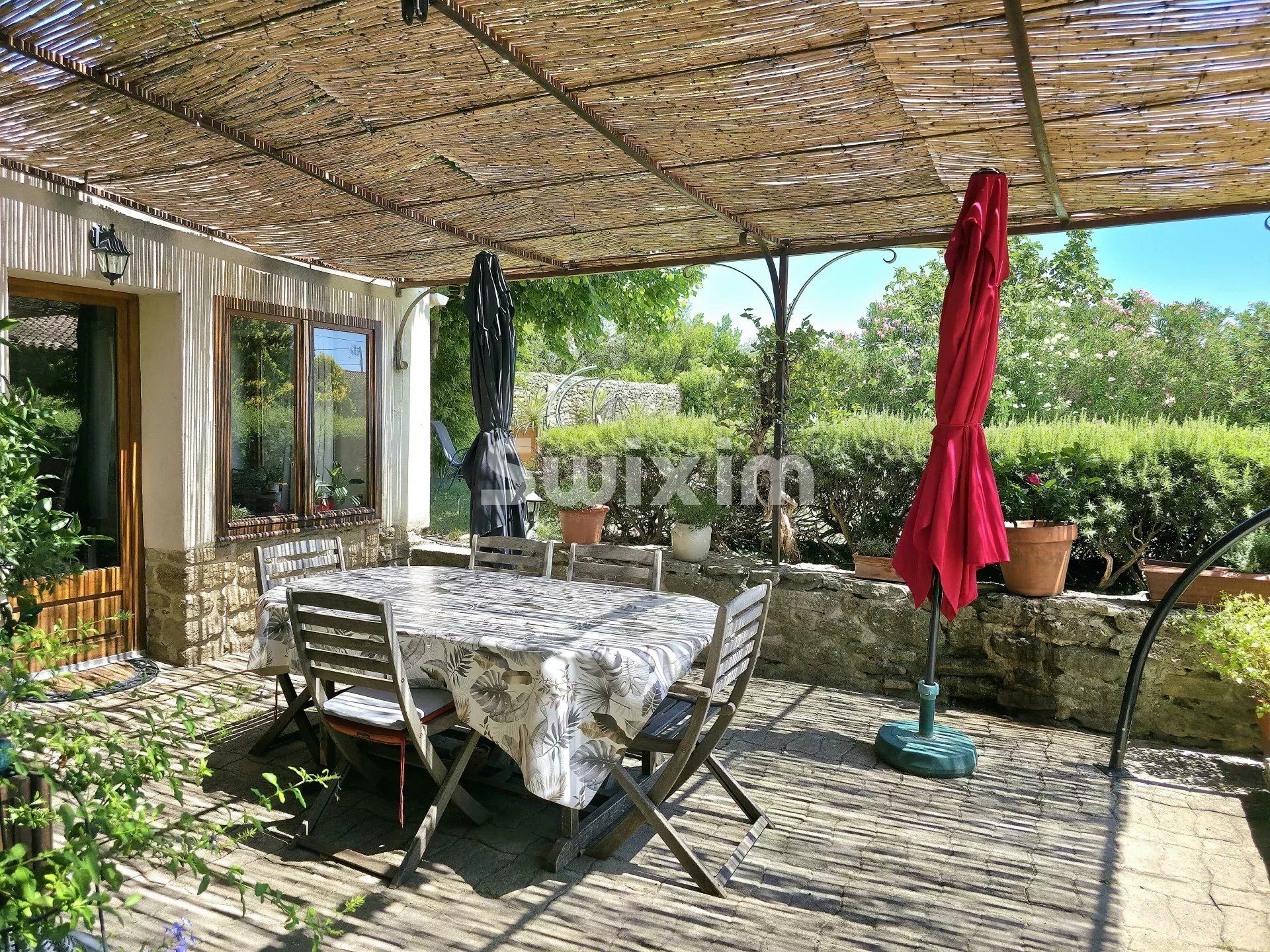 casa 10 Quartos para venda sobre Grillon (84600)