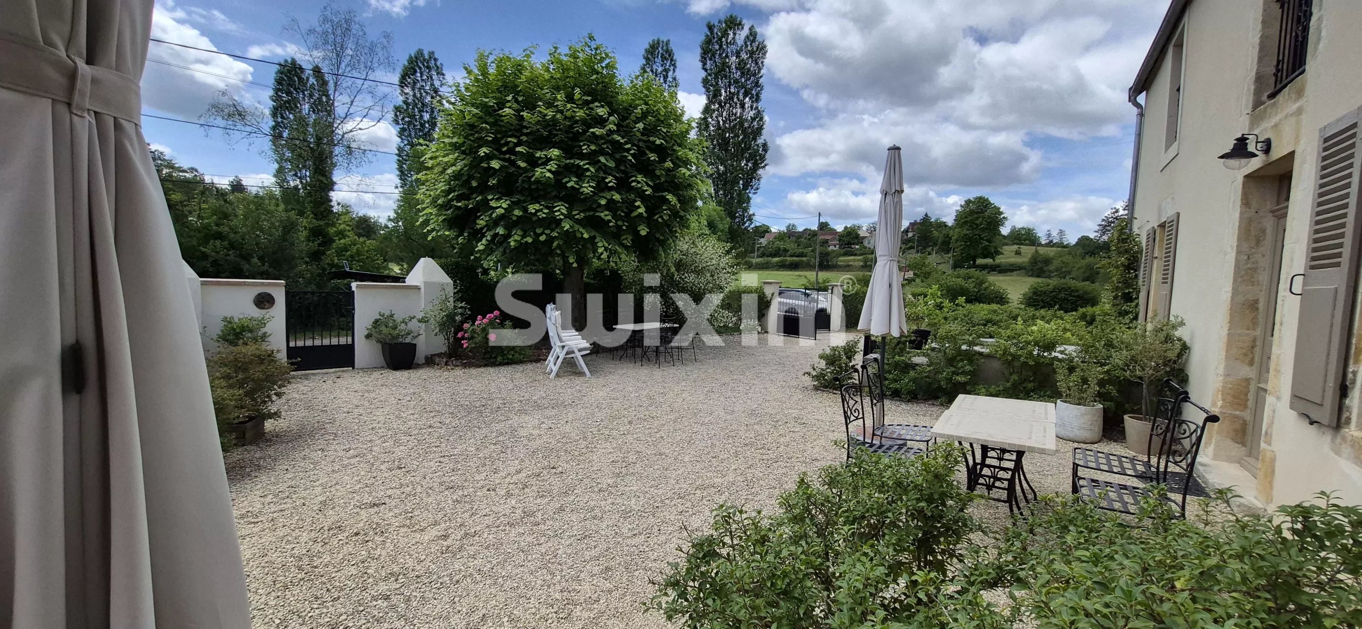 casa 6 Camere in vendita su Vézelay (89450)