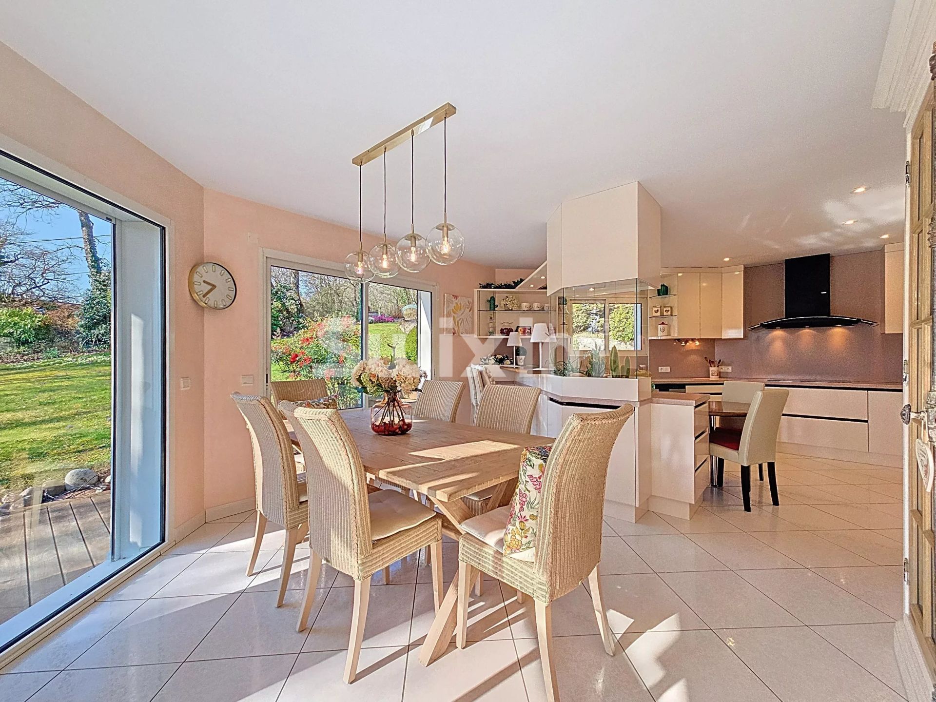 casa 5 Camere in vendita su Échenevex (01170)