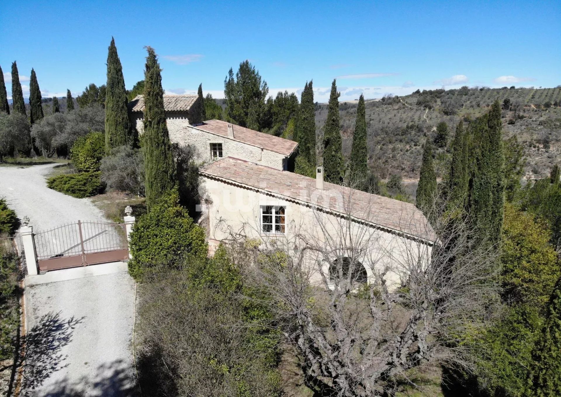 propriété 20 Pièces en vente sur Entrevennes (04700)