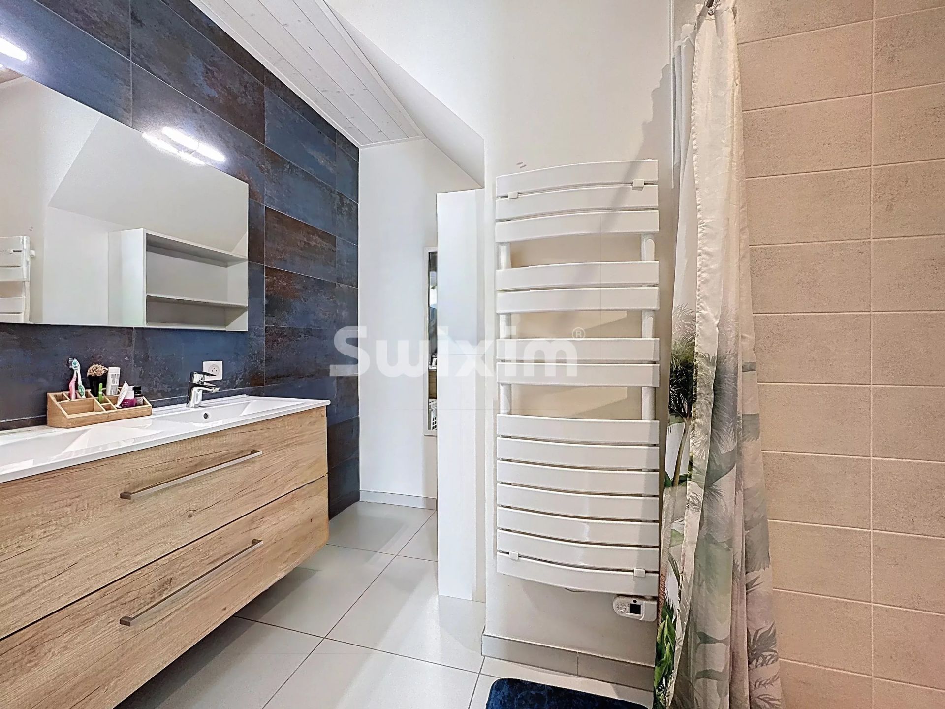 casa 6 Camere in vendita su Lyaud (74200)