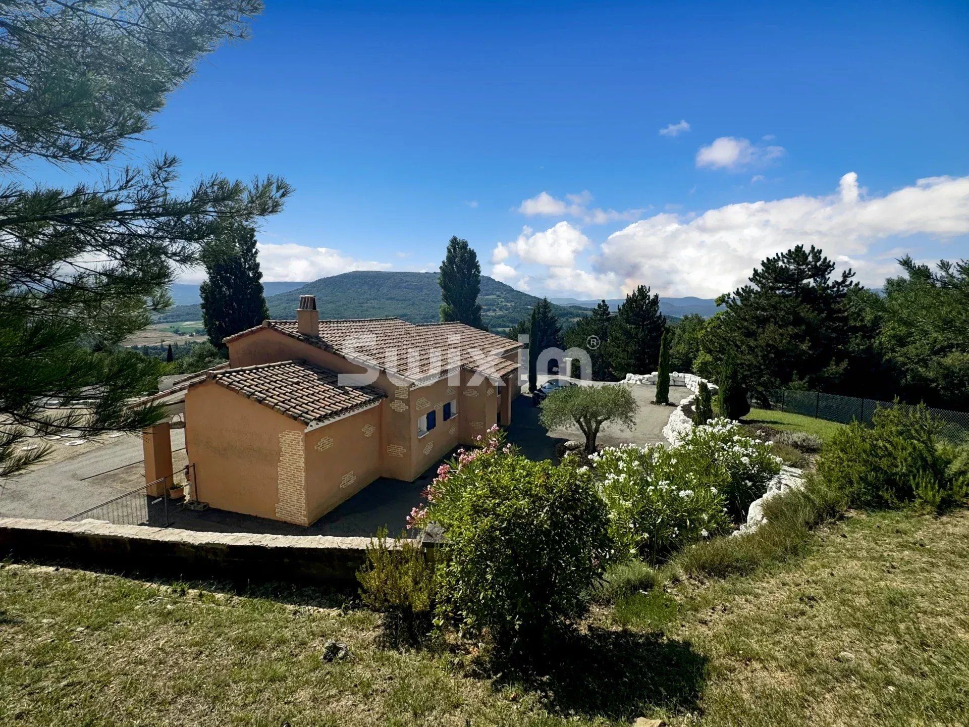 casa 5 Camere in vendita su Saint-Vincent-de-Barrès (07210)