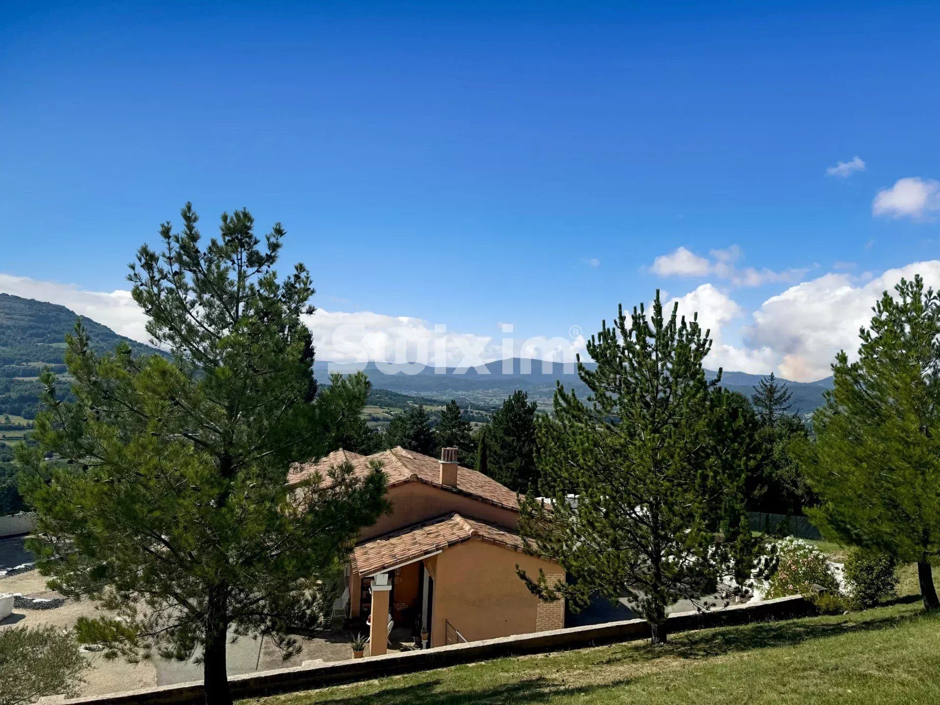 casa 5 Camere in vendita su Saint-Vincent-de-Barrès (07210)