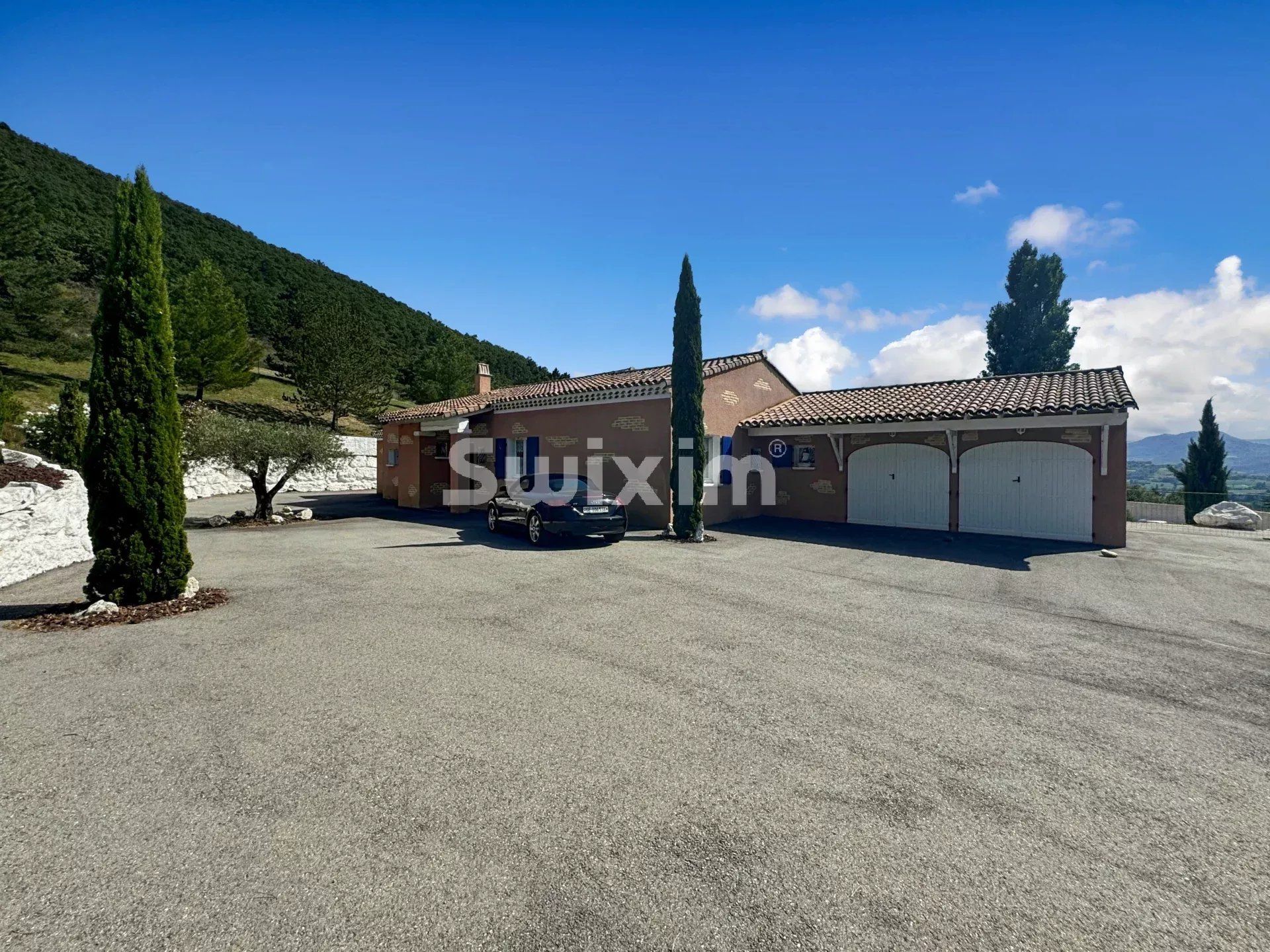 casa 5 Camere in vendita su Saint-Vincent-de-Barrès (07210)