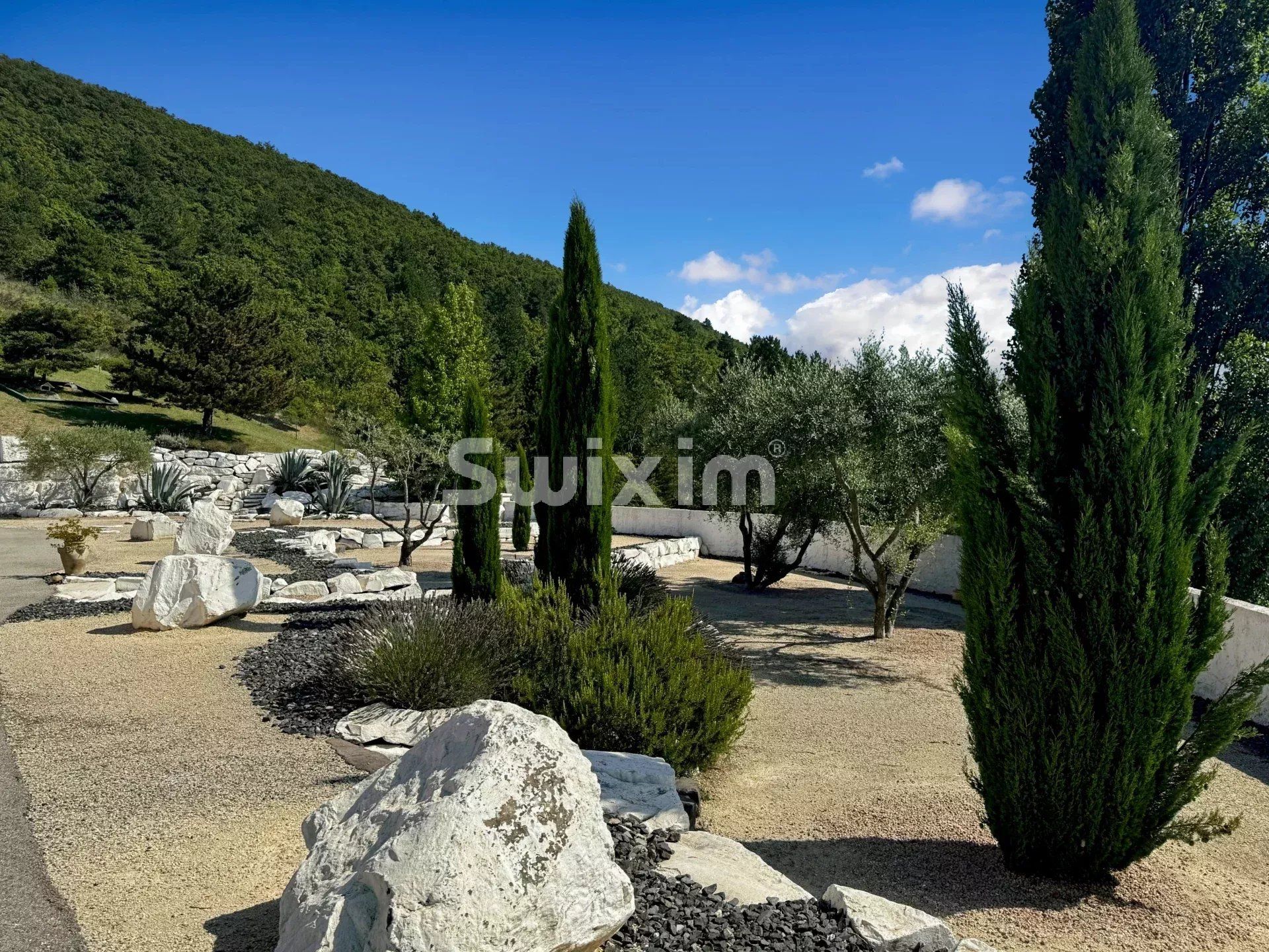 casa 5 Camere in vendita su Saint-Vincent-de-Barrès (07210)