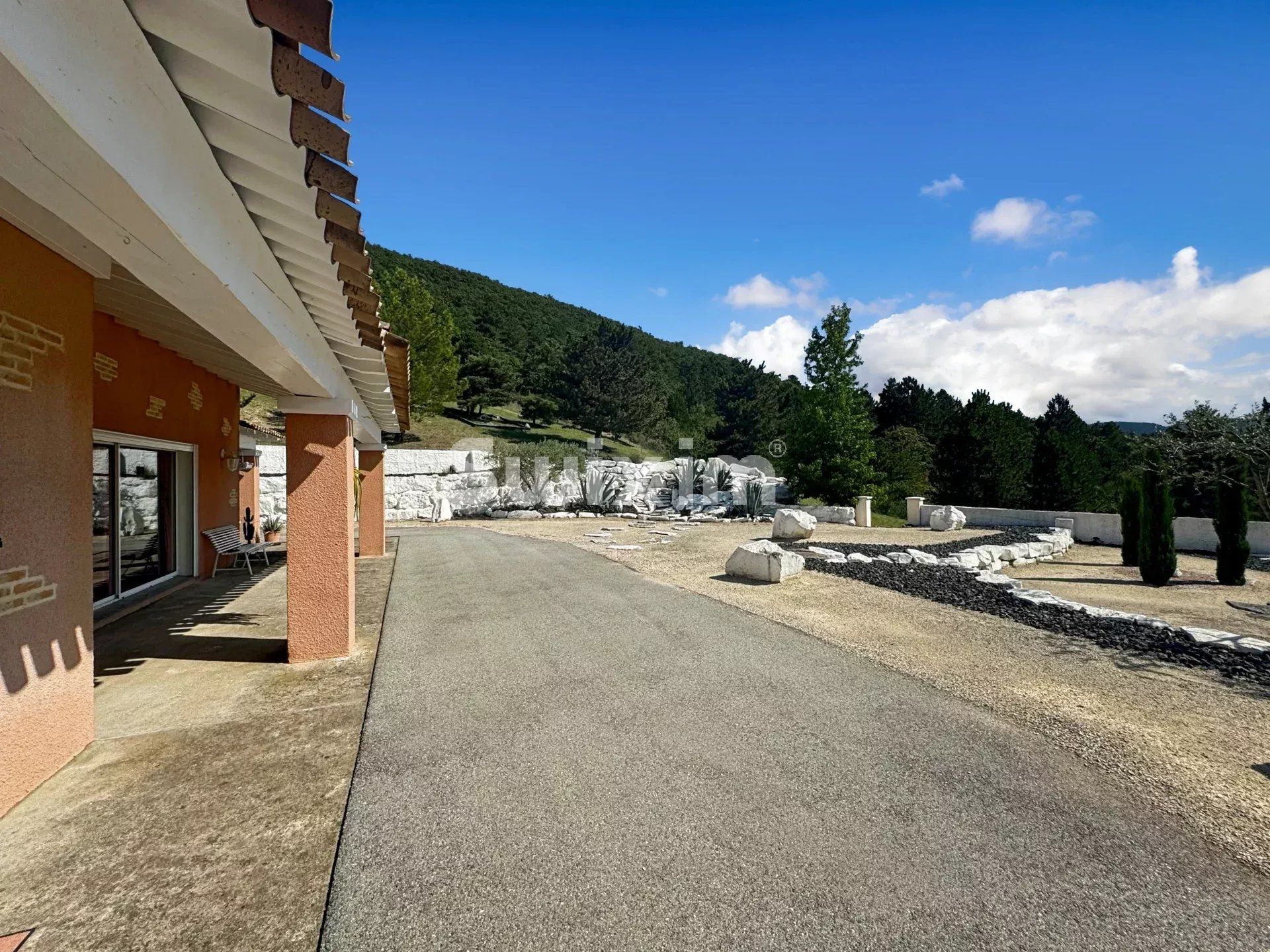 casa 5 Camere in vendita su Saint-Vincent-de-Barrès (07210)