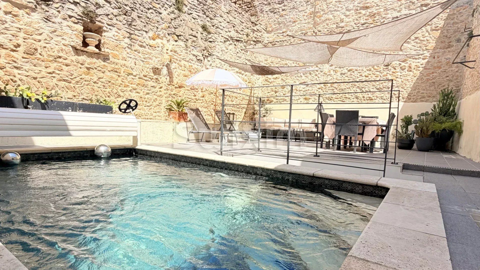 casa 5 Camere in vendita su Bagnols-sur-Cèze (30200)