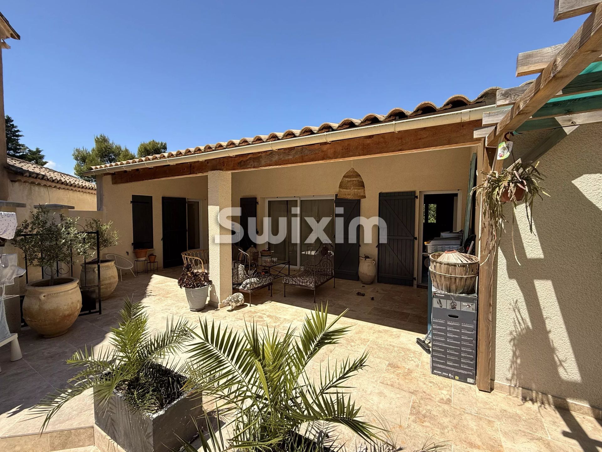 casa 5 Camere in vendita su Uchaux (84100)