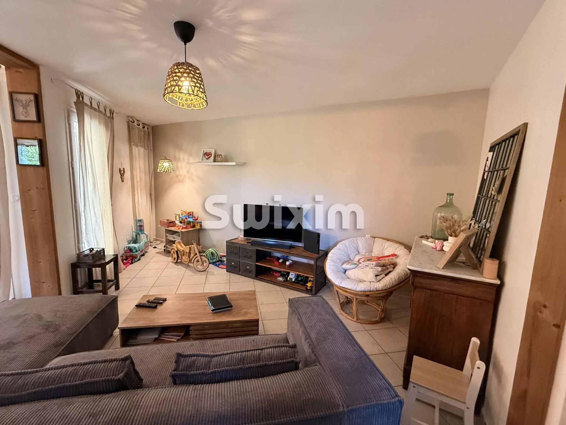 casa 5 Camere in vendita su Uchaux (84100)