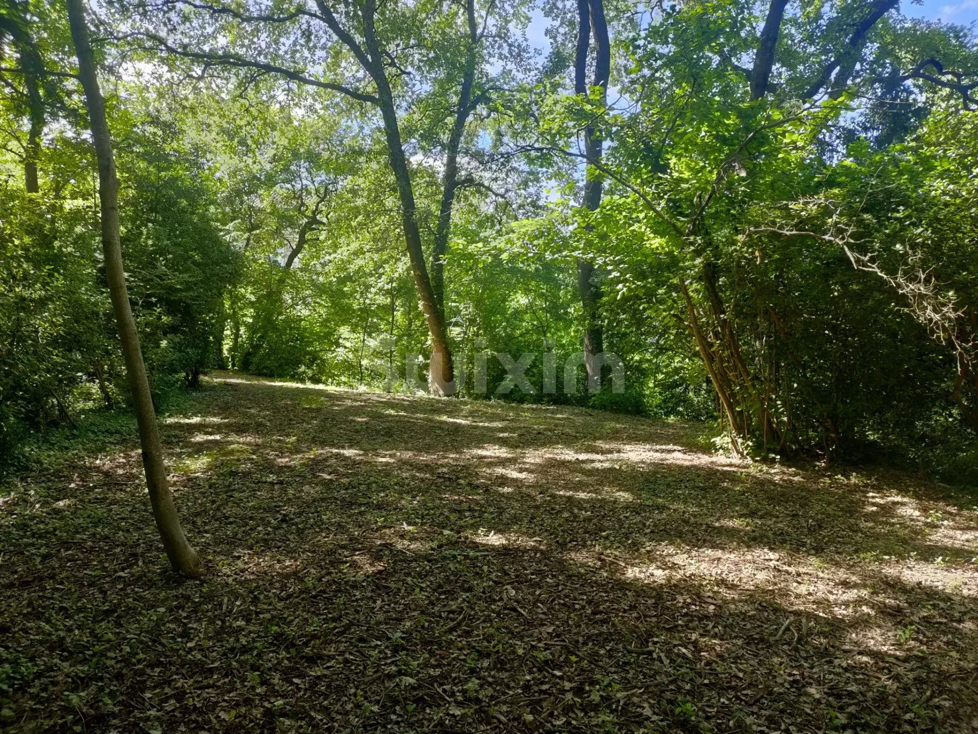 propriété 16 Pièces en vente sur Uzès (30700)
