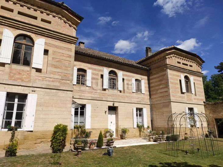 Vente Propriété Uzès 16&nbsp;Pièces 450&nbsp;m²