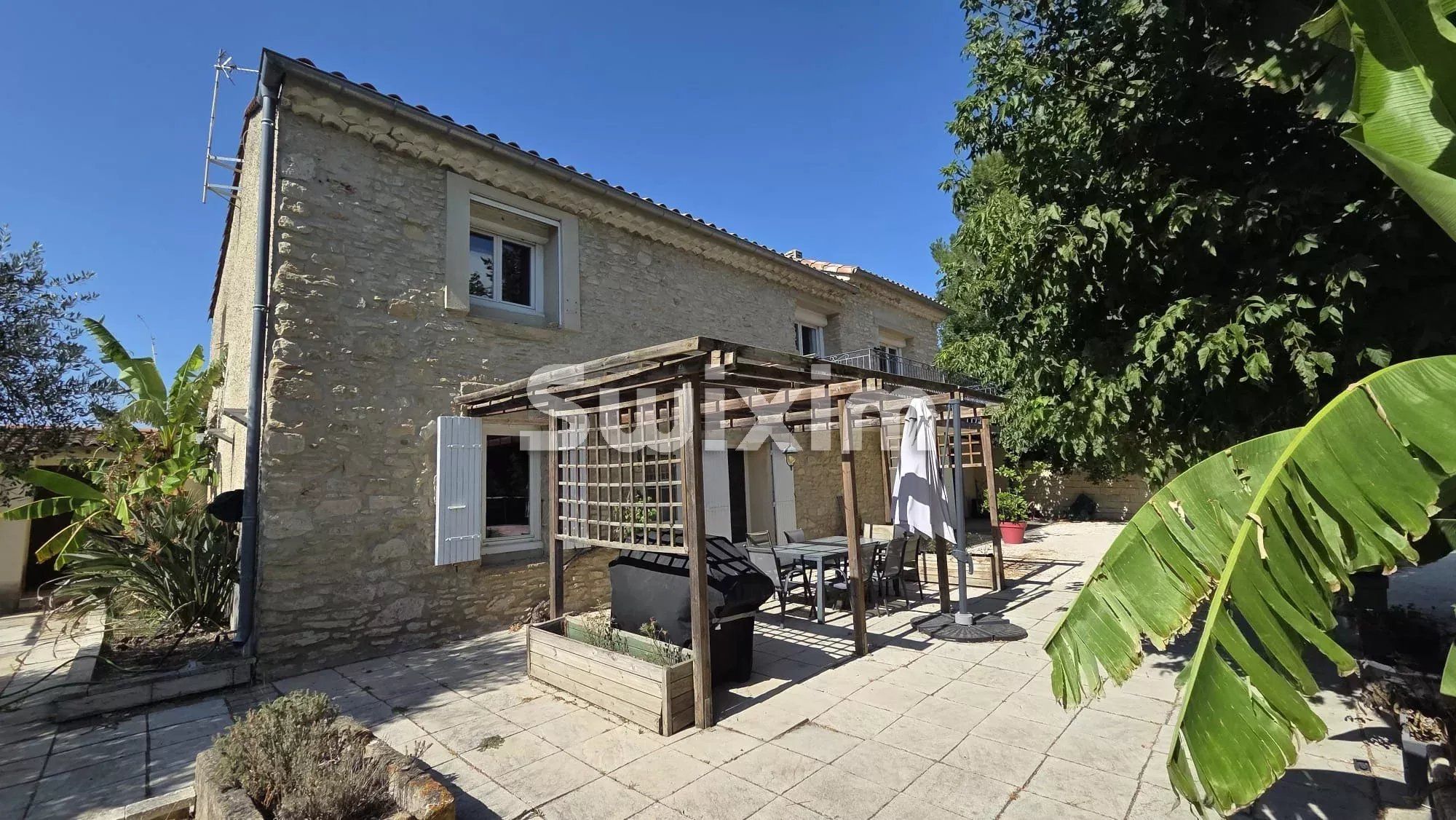 mas 10 Camere in vendita su Caderousse (84860)