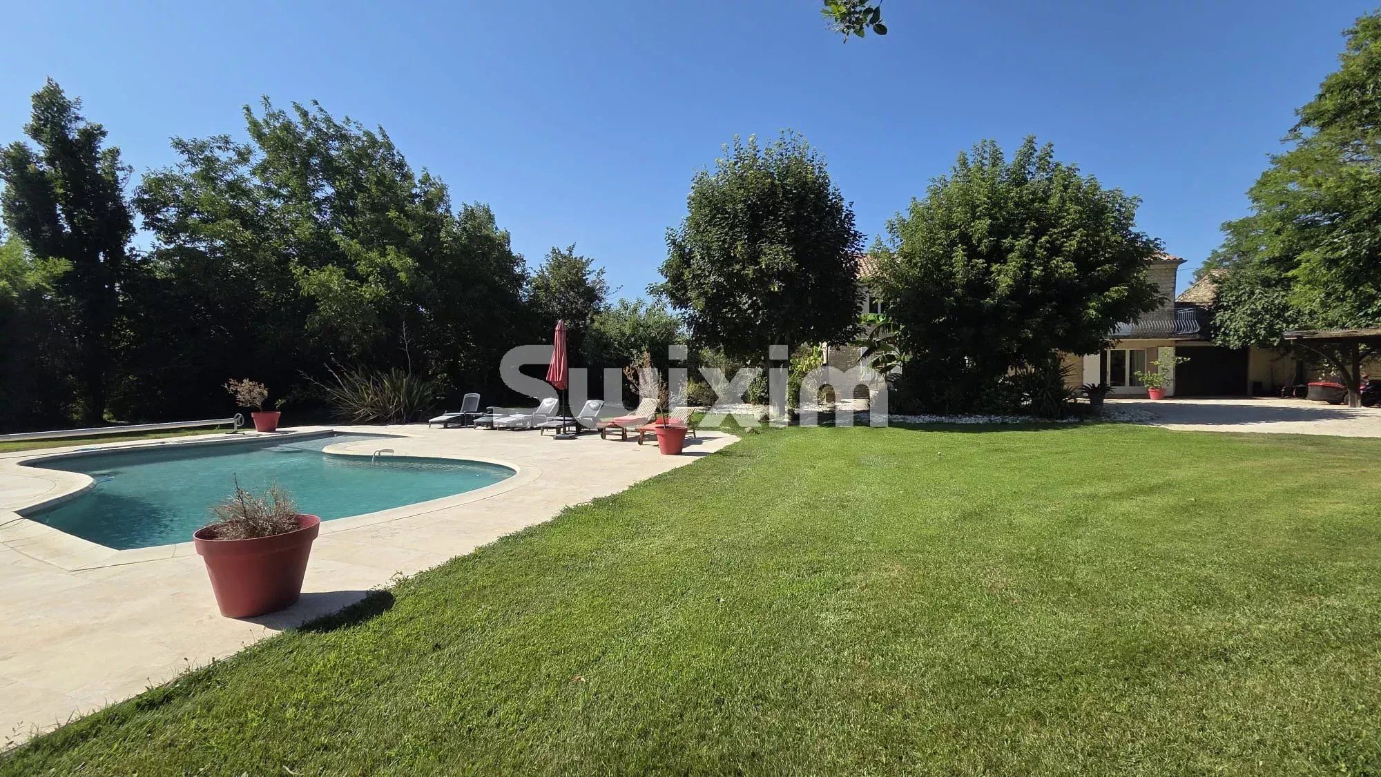mas 10 Camere in vendita su Caderousse (84860)