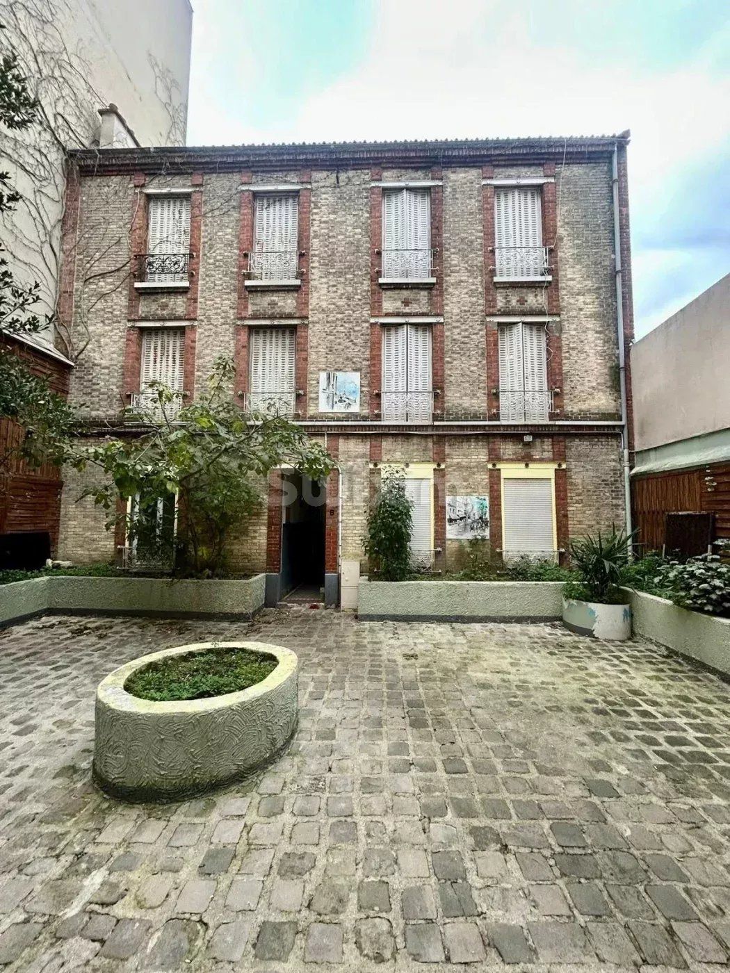 edificio 24 Salas en venta en Le Pré-Saint-Gervais (93310)