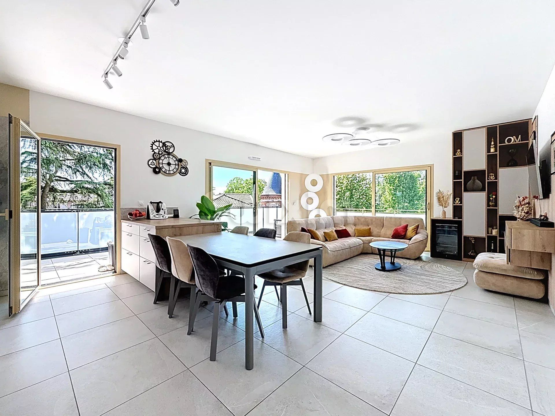 apartment 4 Rooms for sale on Saint-Didier-au-Mont-d'Or (69370)