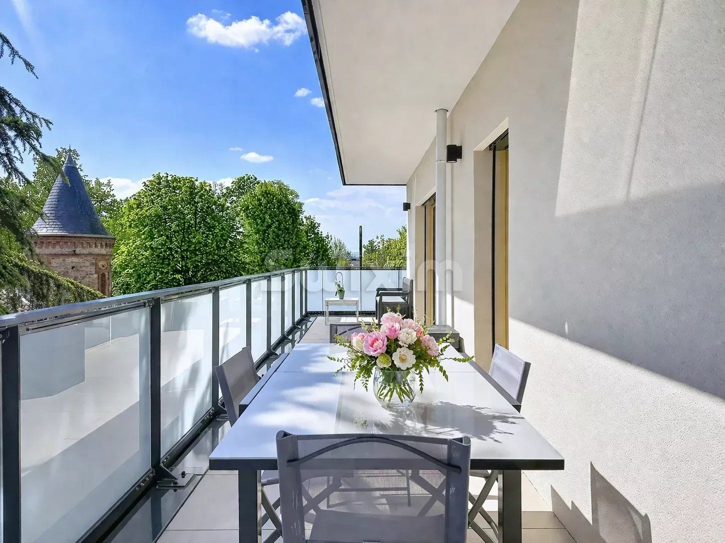 apartment 4 Rooms for sale on Saint-Didier-au-Mont-d'Or (69370)