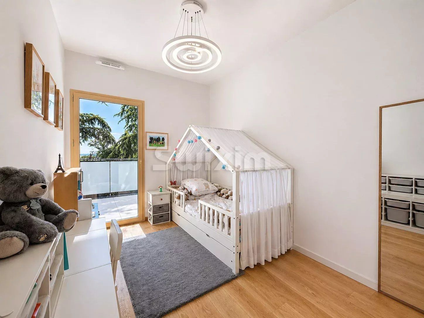 apartment 4 Rooms for sale on Saint-Didier-au-Mont-d'Or (69370)