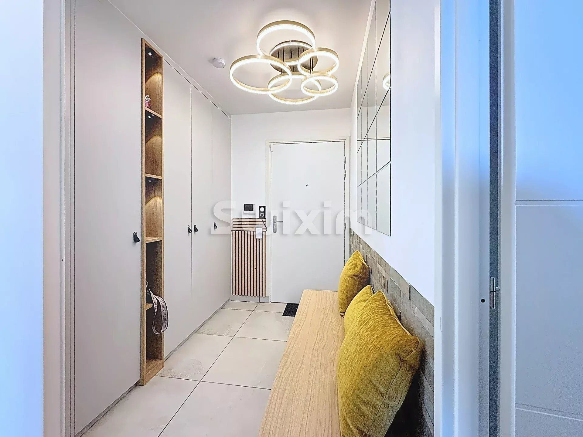 apartment 4 Rooms for sale on Saint-Didier-au-Mont-d'Or (69370)