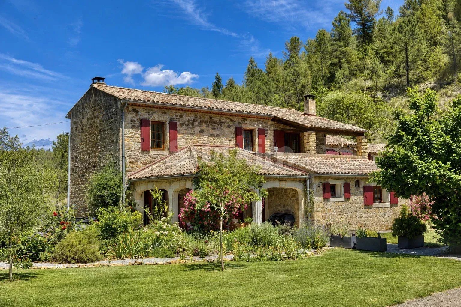 mas 8 Pièces en vente sur Banne (07460)