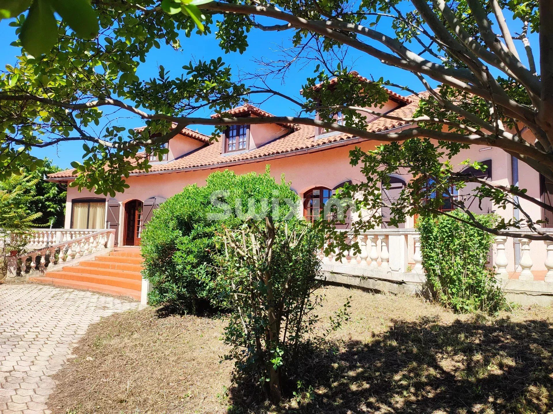 casa 8 Camere in vendita su Foix (09000)
