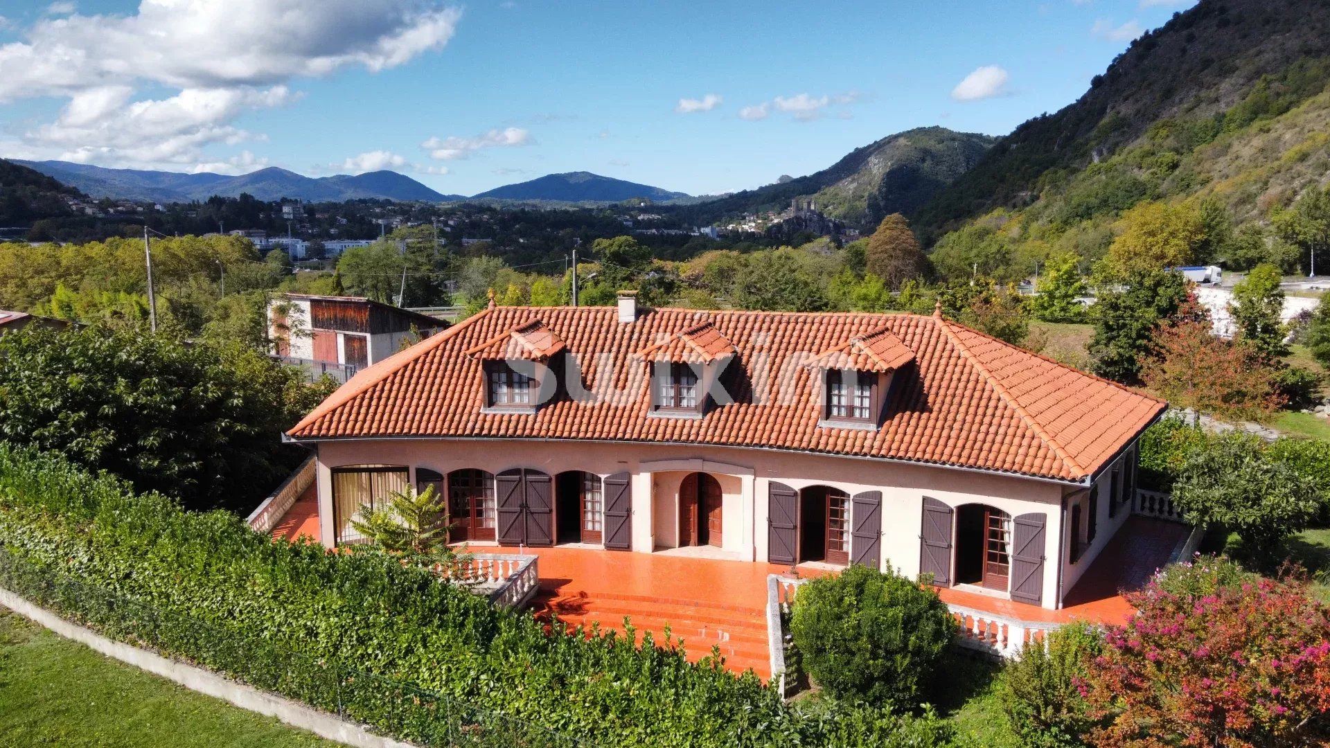 casa 8 Camere in vendita su Foix (09000)