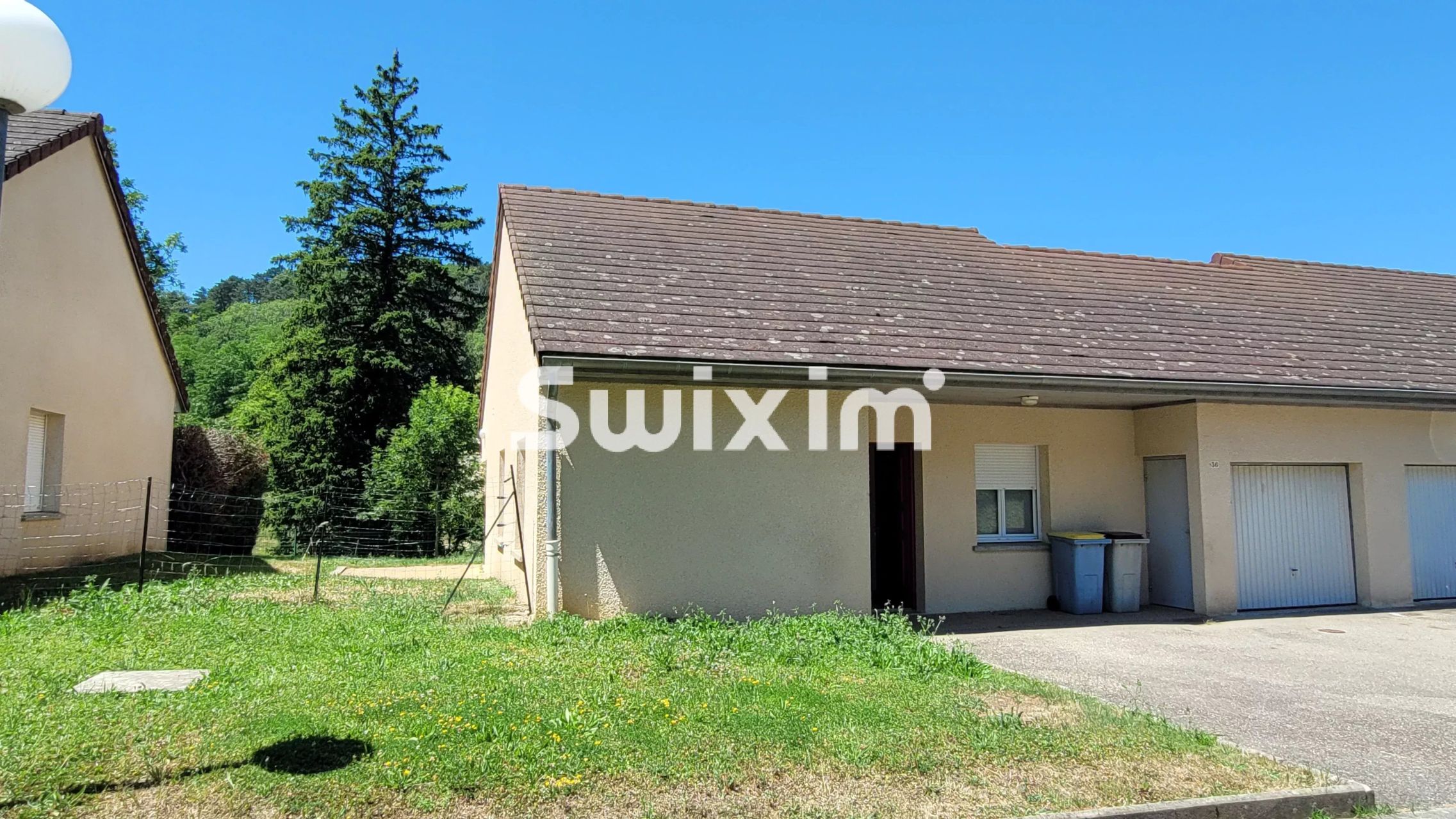 house 5 Rooms for sale on Lons-le-Saunier (39000)