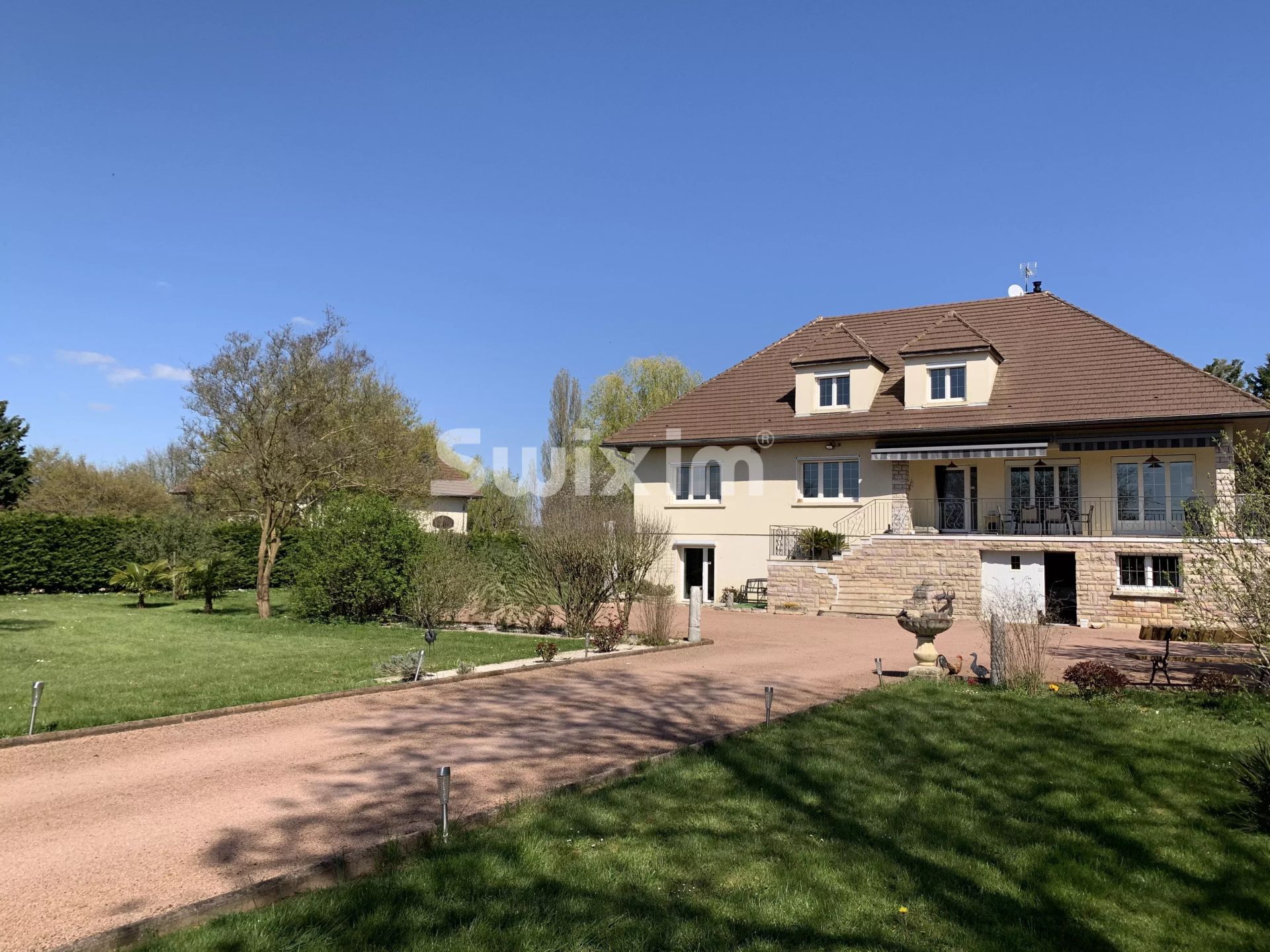 propriété 10 Pièces en vente sur Fontaines (71150)