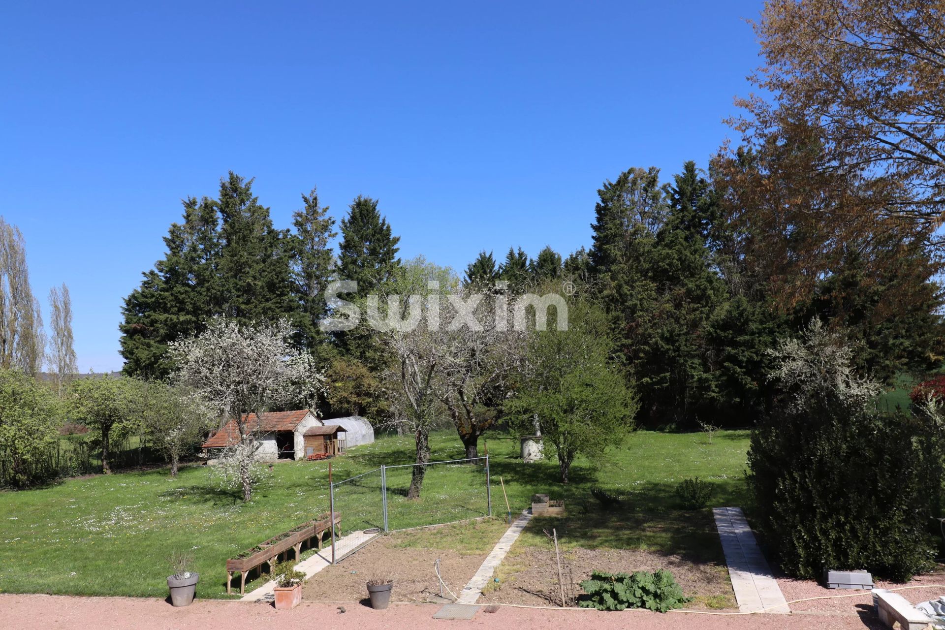 propriété 10 Pièces en vente sur Fontaines (71150)