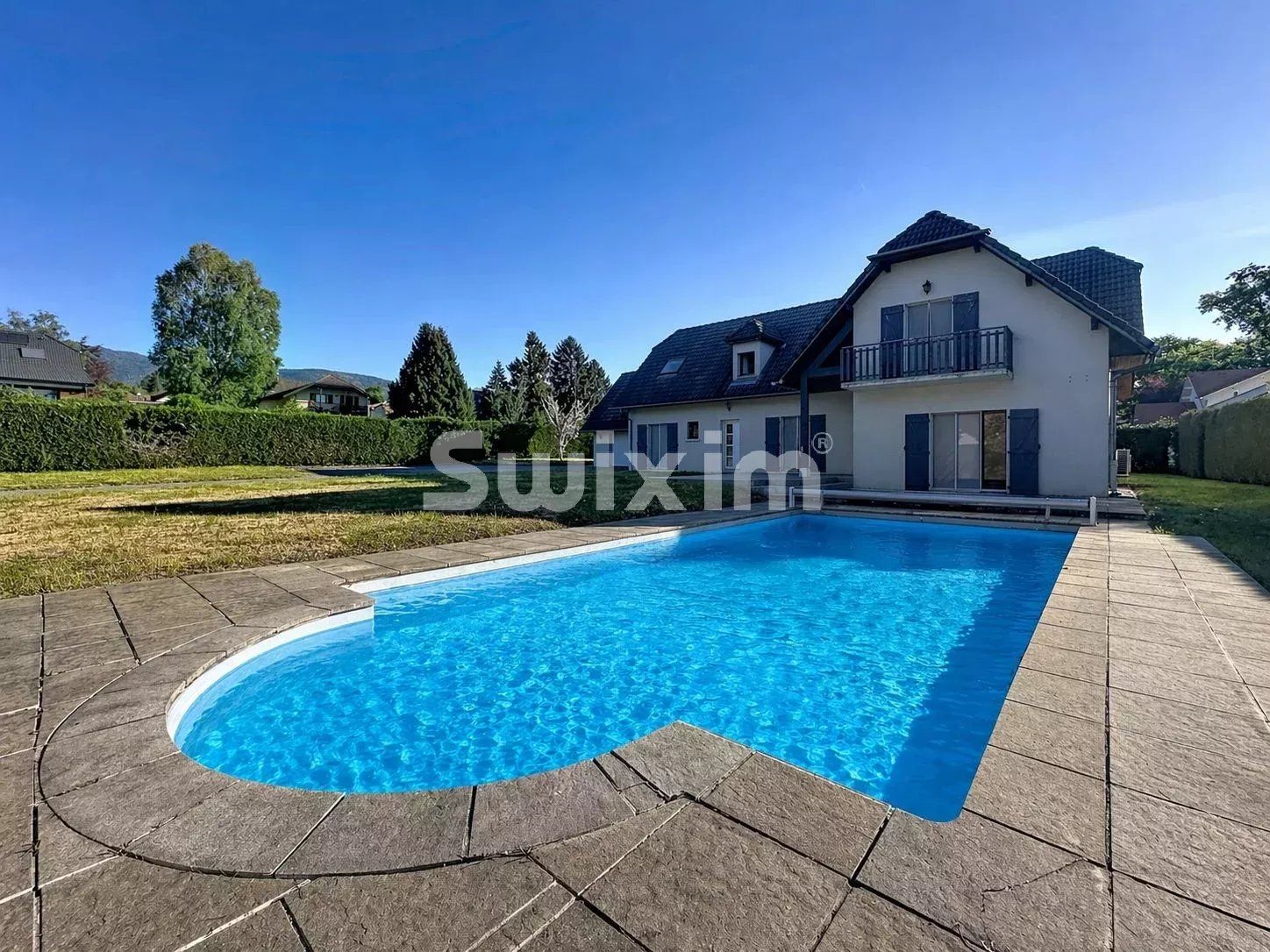 house 8 Rooms for sale on Cessy (01170)