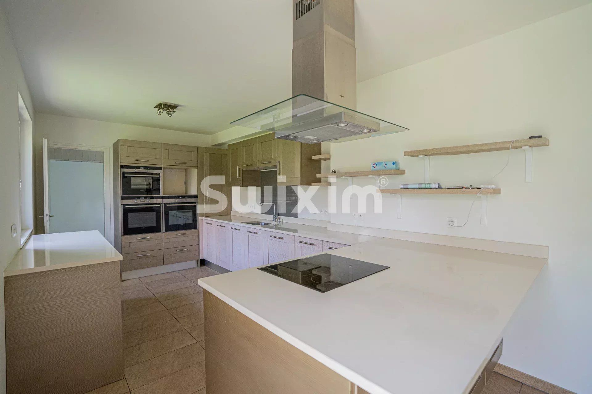 house 8 Rooms for sale on Cessy (01170)