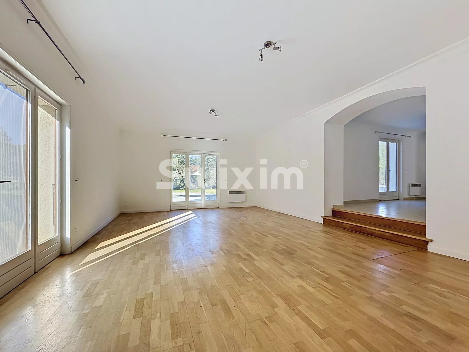 house 8 Rooms for sale on Cessy (01170)