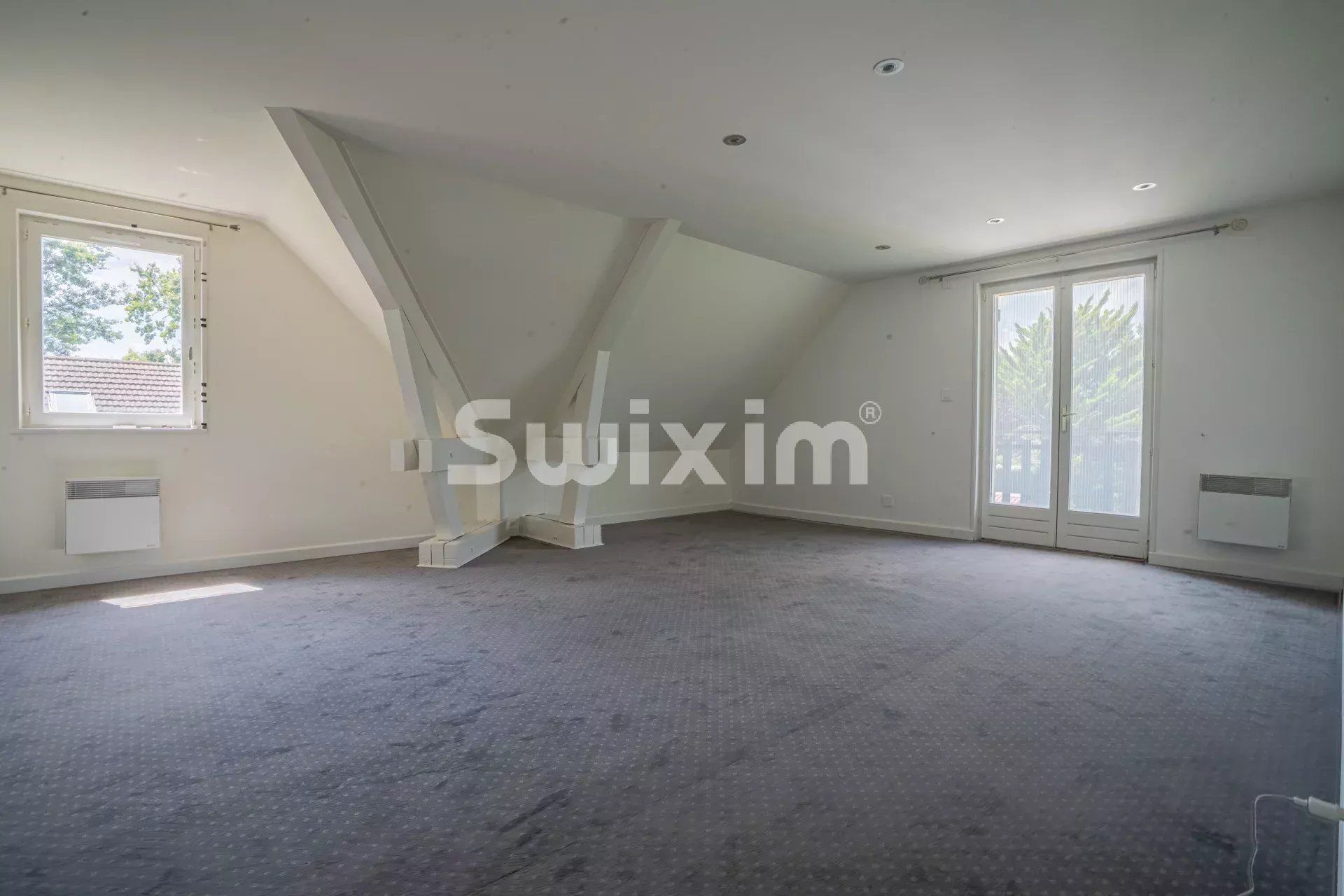 house 8 Rooms for sale on Cessy (01170)