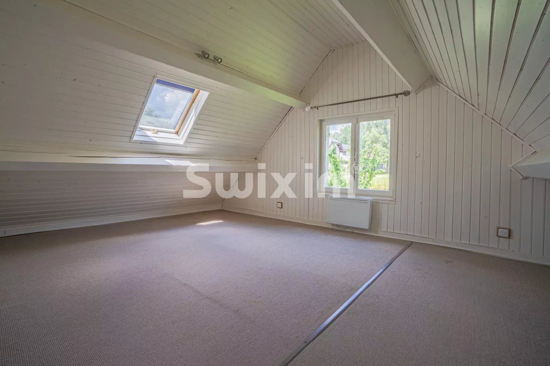house 8 Rooms for sale on Cessy (01170)