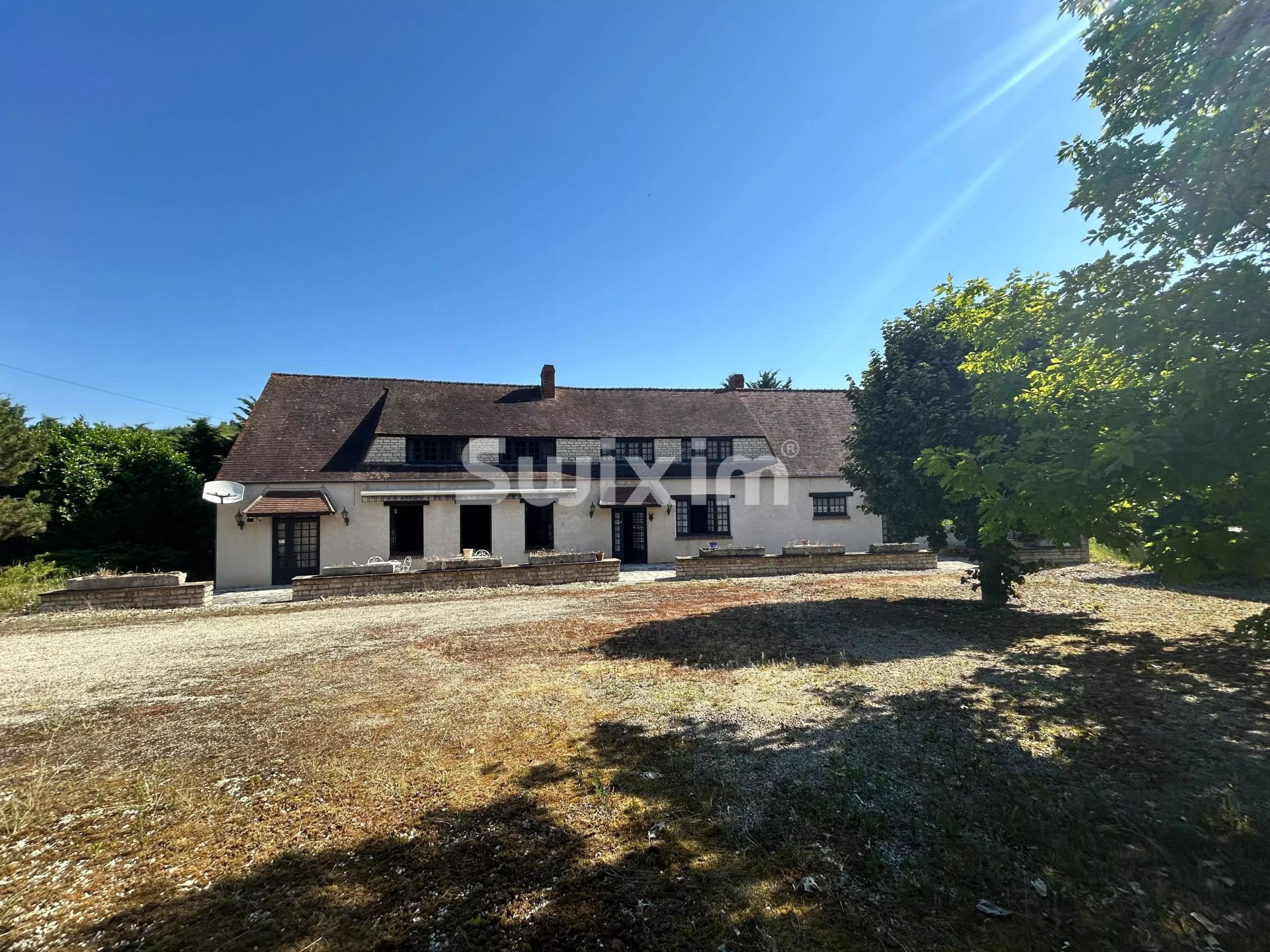 house 9 Rooms for sale on Joux-la-Ville (89440)