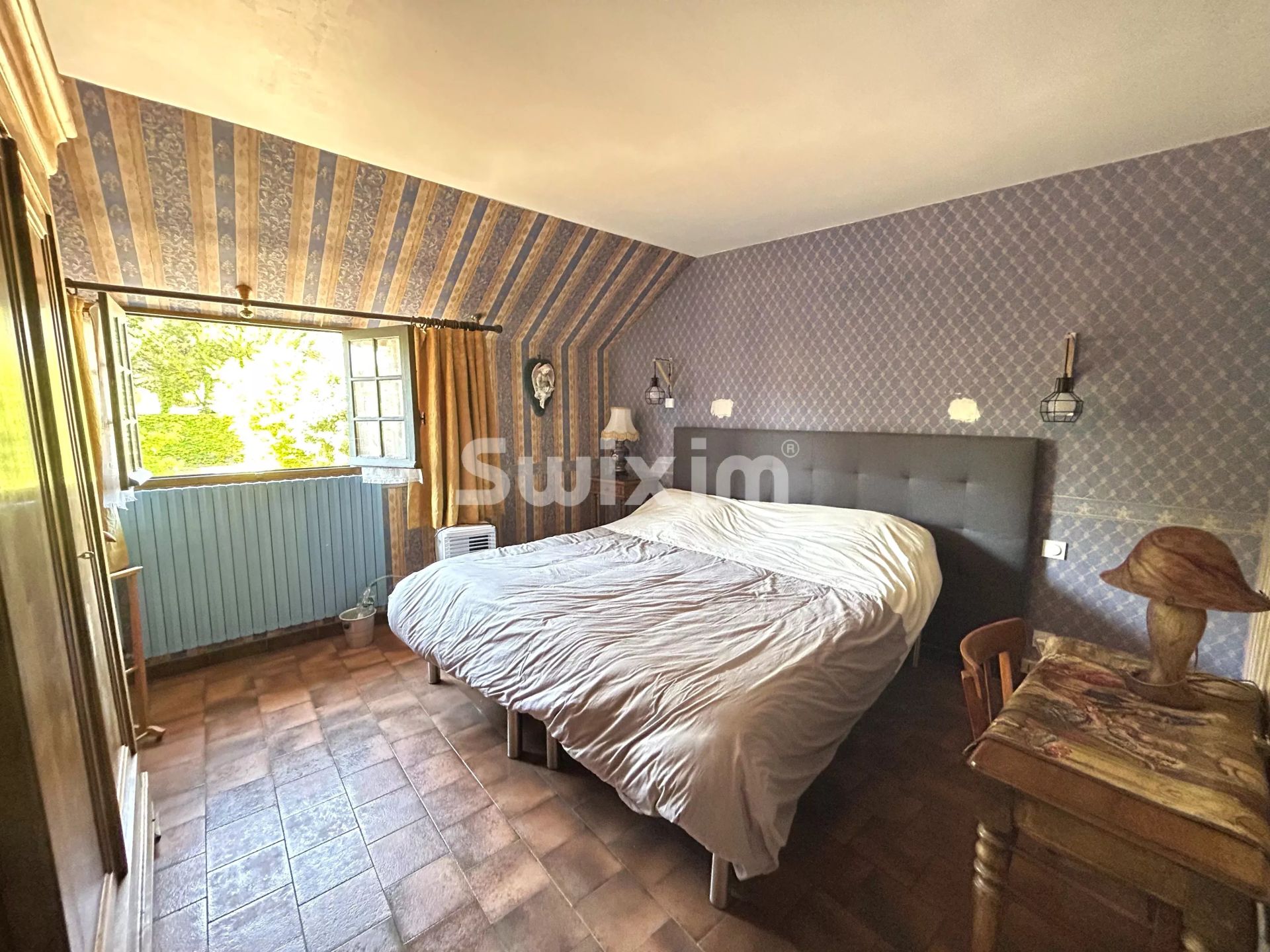 house 9 Rooms for sale on Joux-la-Ville (89440)