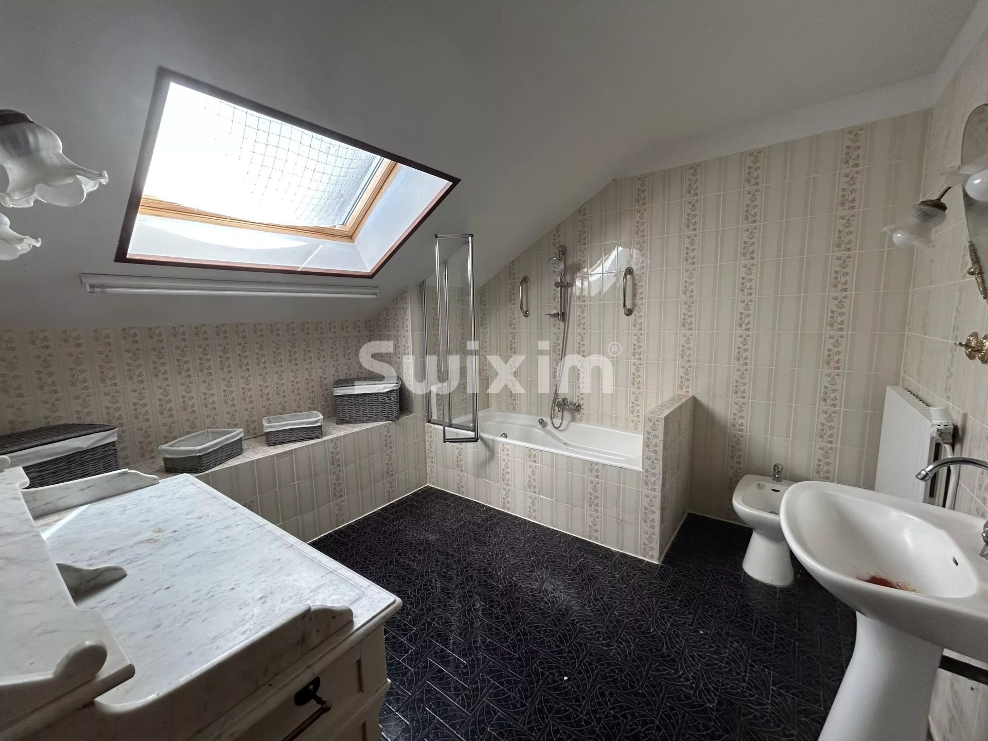 house 9 Rooms for sale on Joux-la-Ville (89440)