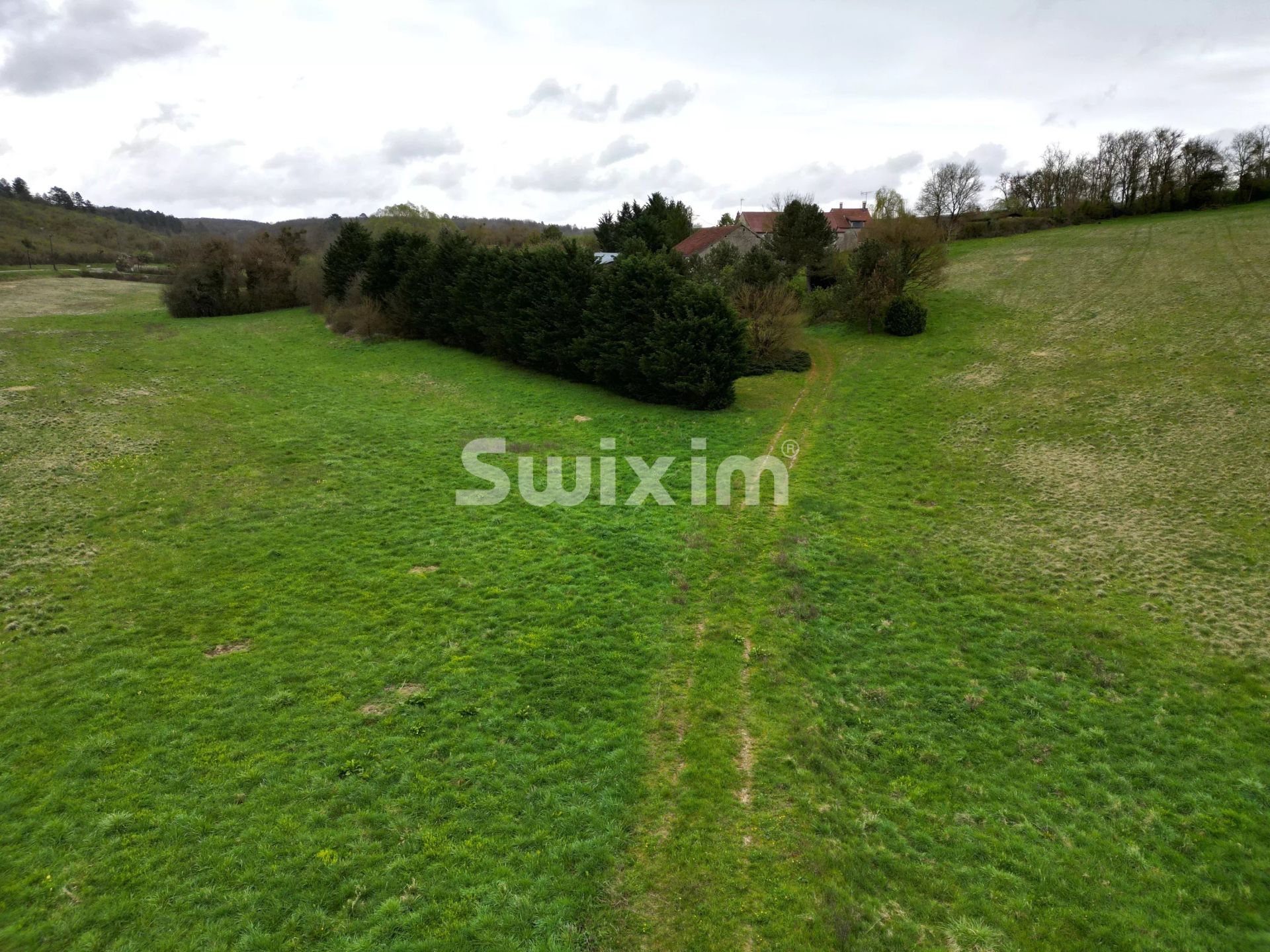 house 9 Rooms for sale on Joux-la-Ville (89440)