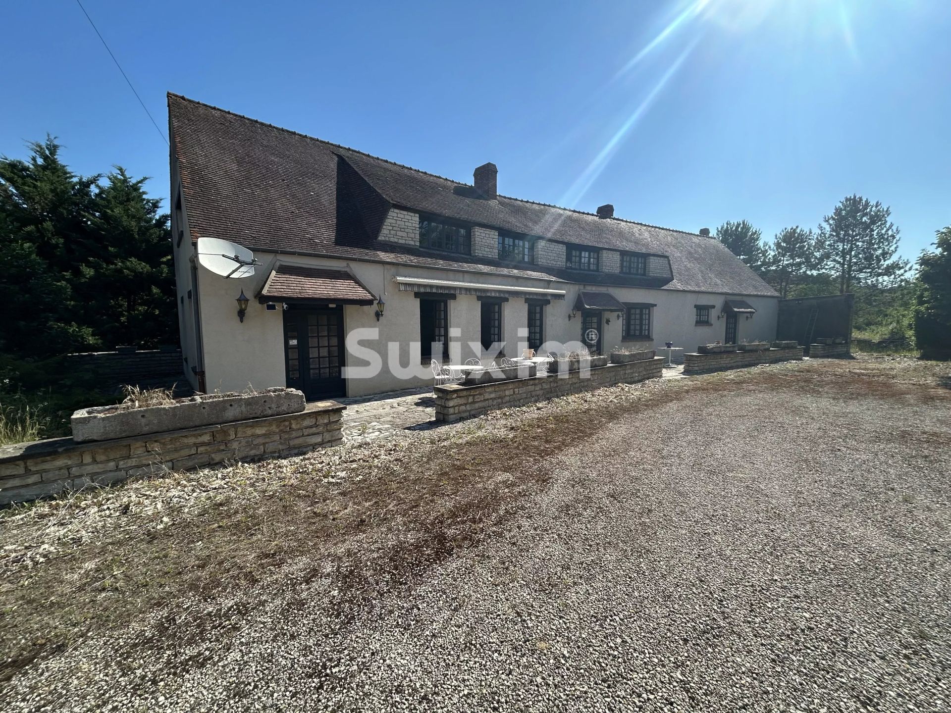 house 9 Rooms for sale on Joux-la-Ville (89440)