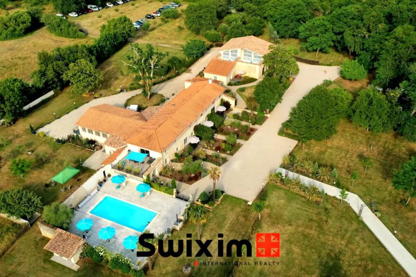 Verkauf Mietshaus Saint-Germain-d'Esteuil 30&nbsp;Zimmer 768&nbsp;m²