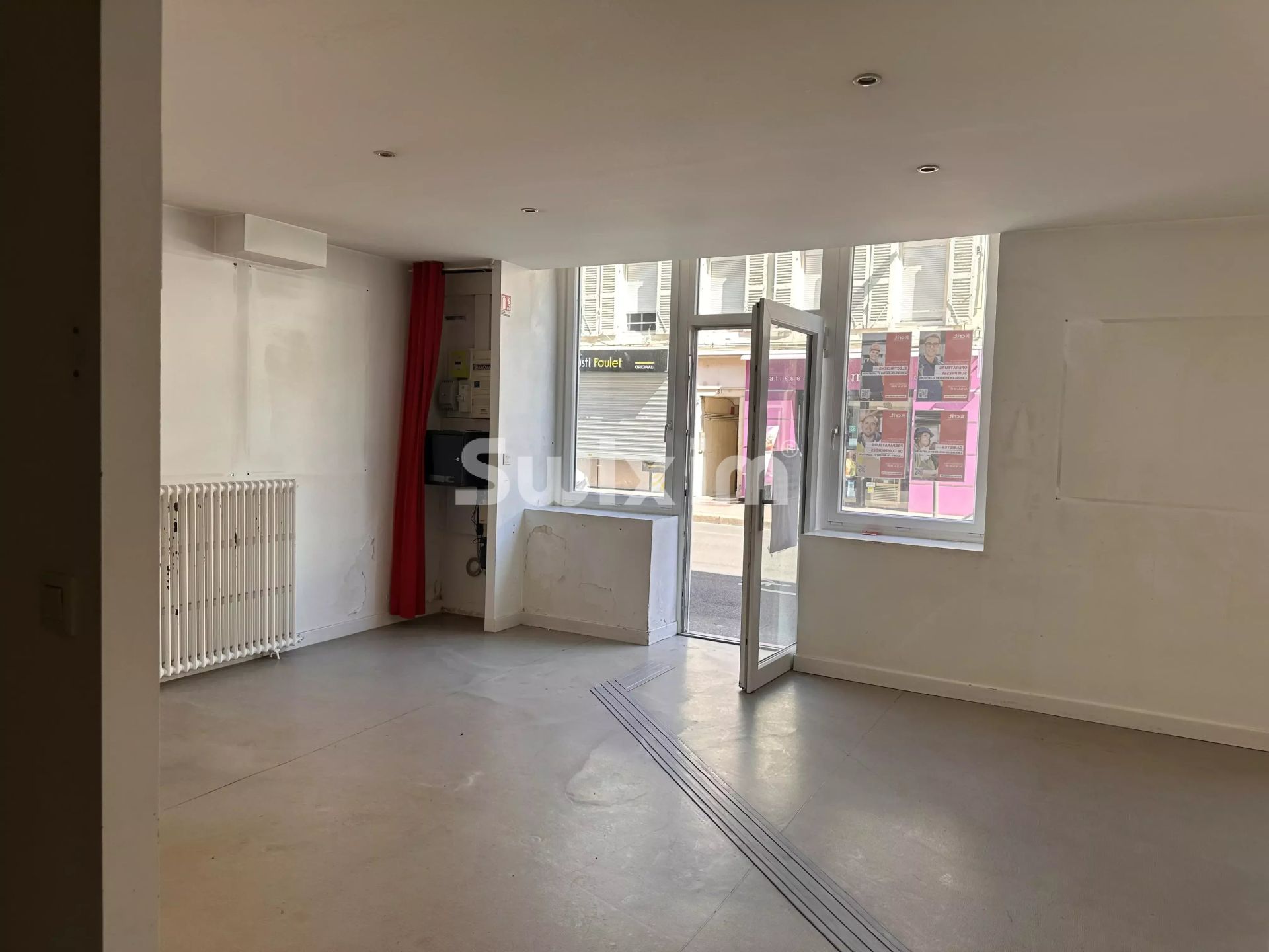 locale commerciale 3 Camere in affitto su Bourg-en-Bresse (01000)