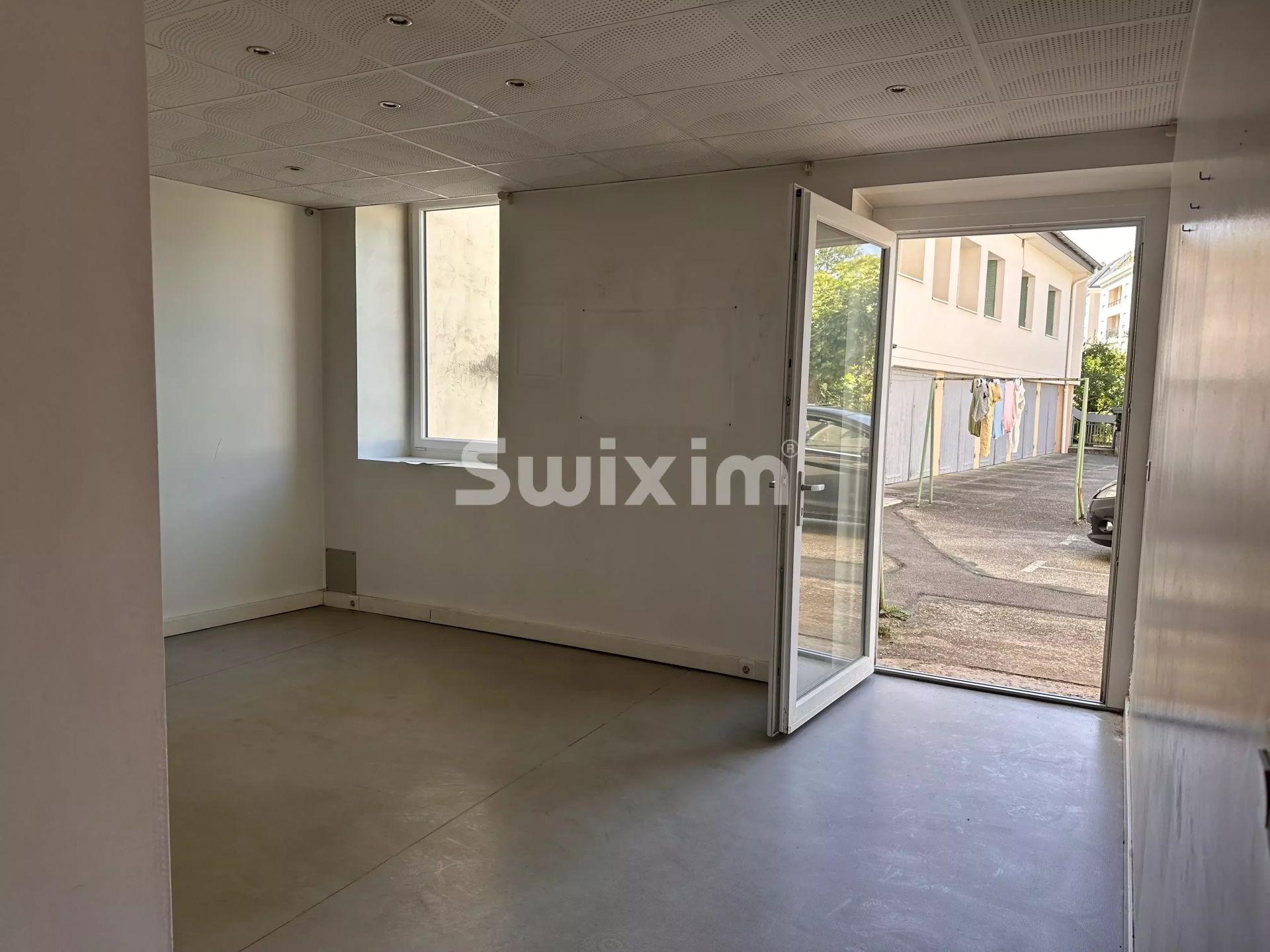 locale commerciale 3 Camere in affitto su Bourg-en-Bresse (01000)