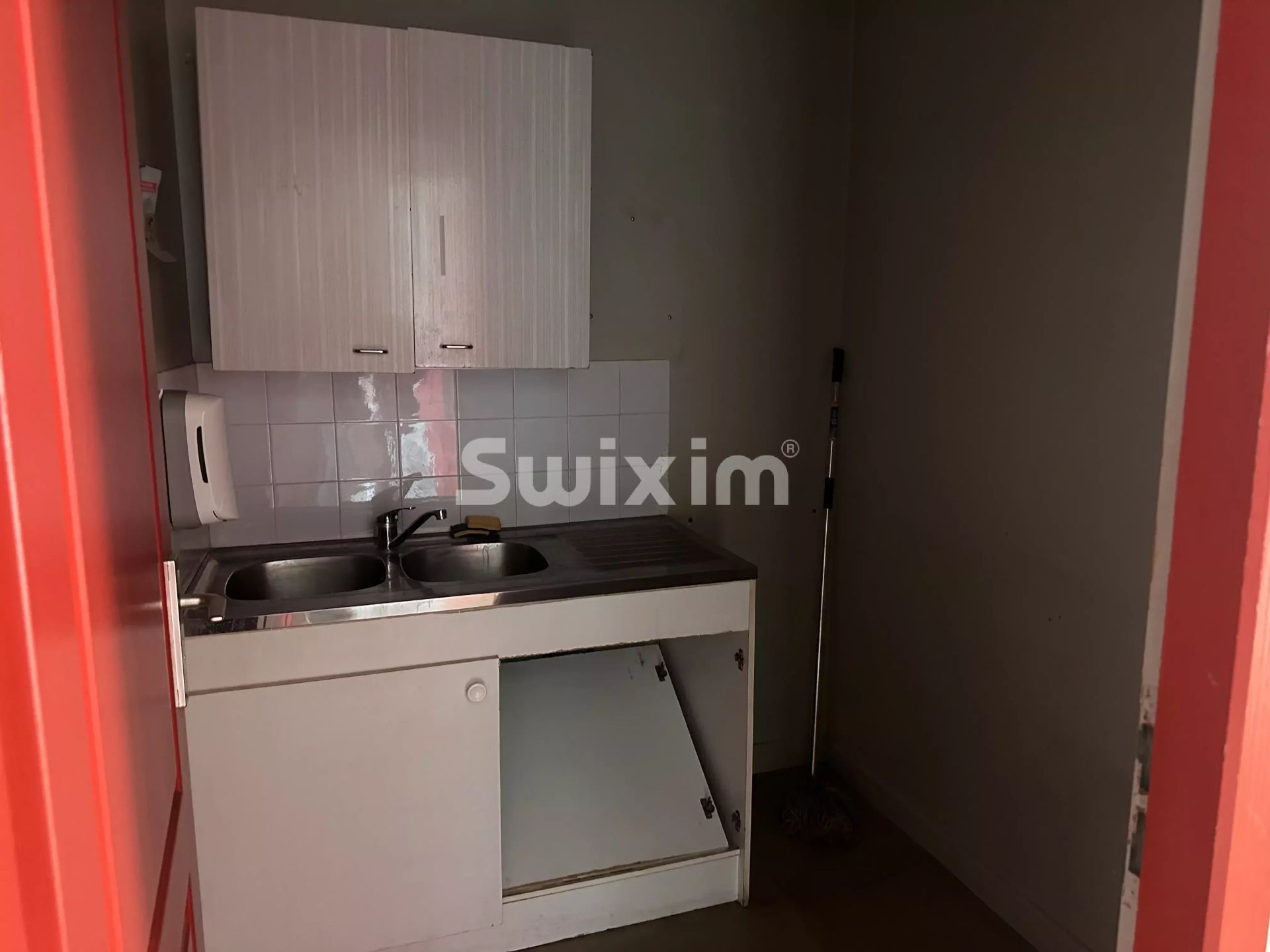 locale commerciale 3 Camere in affitto su Bourg-en-Bresse (01000)