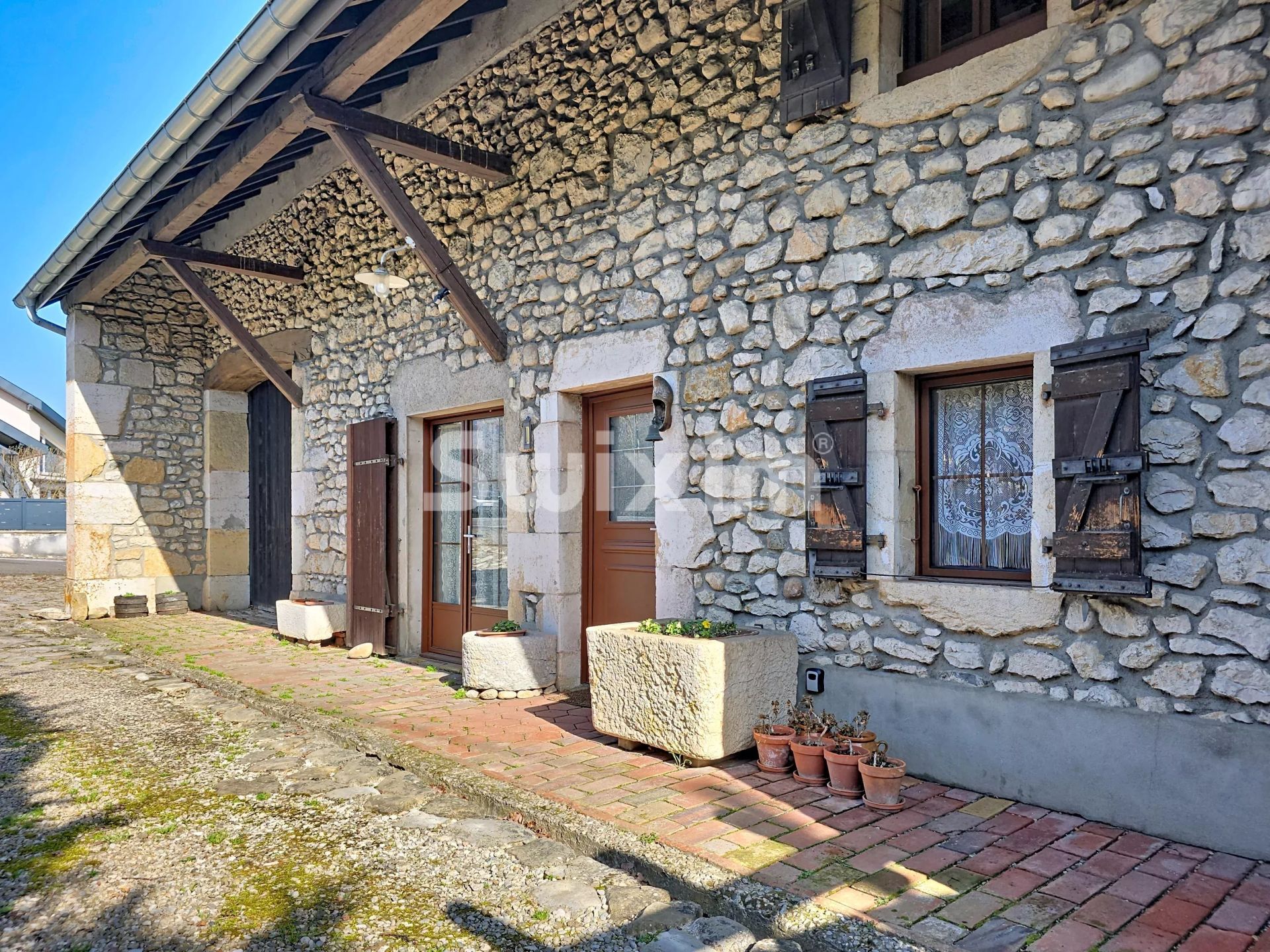 house 6 Rooms for sale on Échenevex (01170)