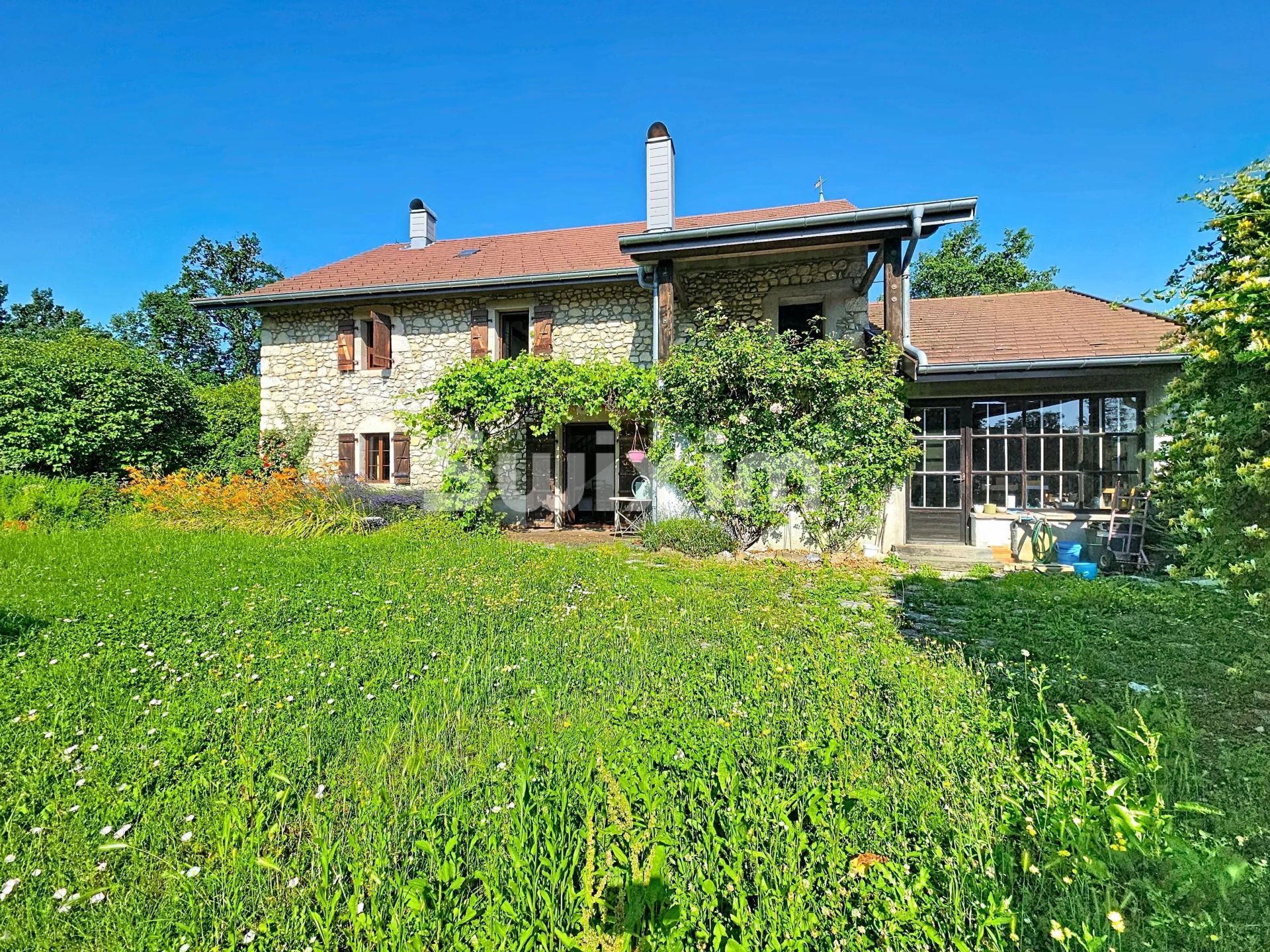 house 6 Rooms for sale on Échenevex (01170)