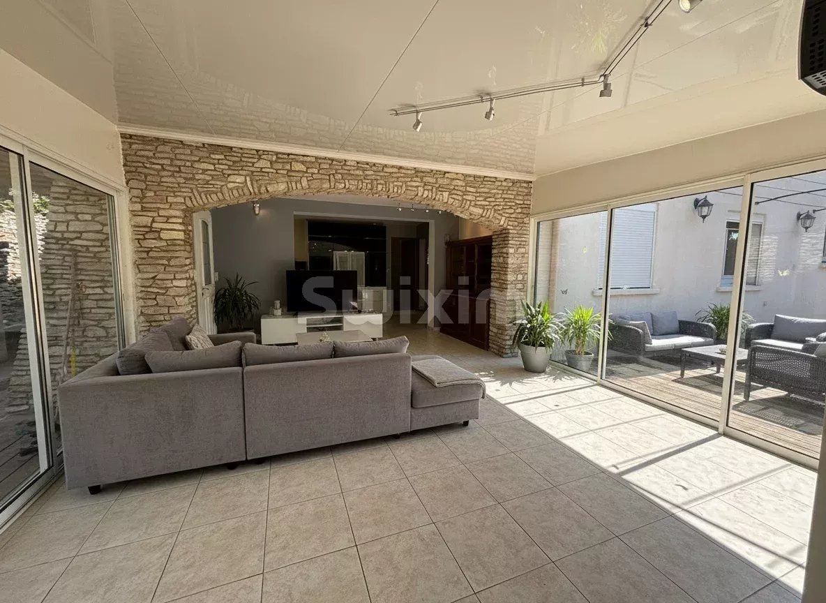 casa 8 Quartos para venda sobre Nîmes (30000)