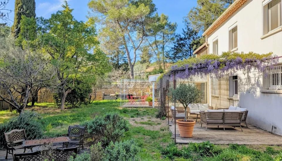 Sale House Nîmes 8&nbsp;Rooms 221&nbsp;m²