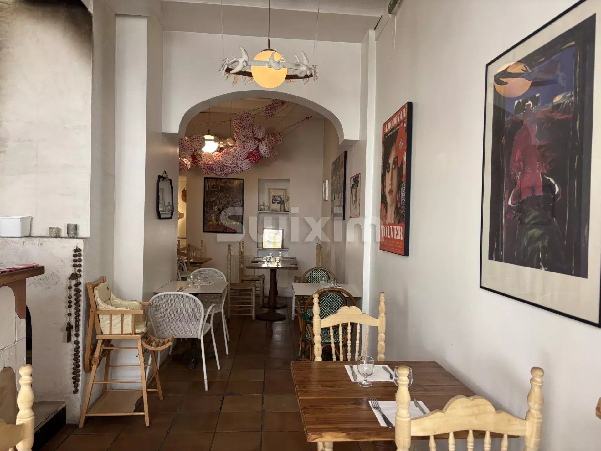 comercial local para venda sobre Nîmes (30000)