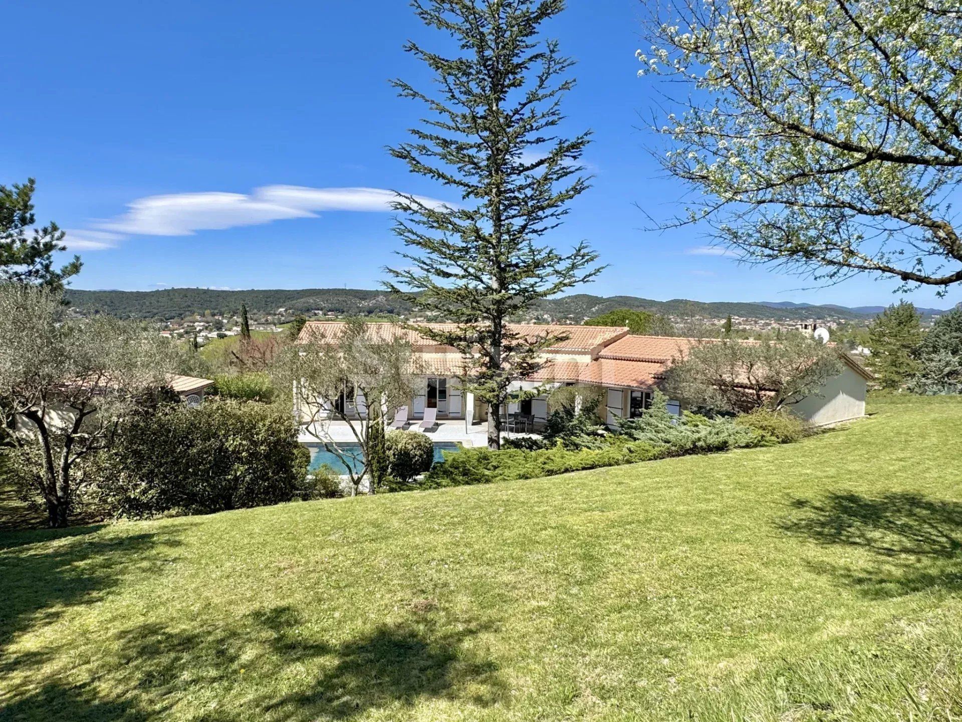villa 6 Rooms for sale on Saint-Privat-des-Vieux (30340)